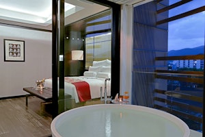 Premier Suite - Bathtub