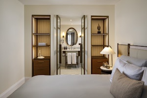 Ambassador Junior Suite - Bedroom