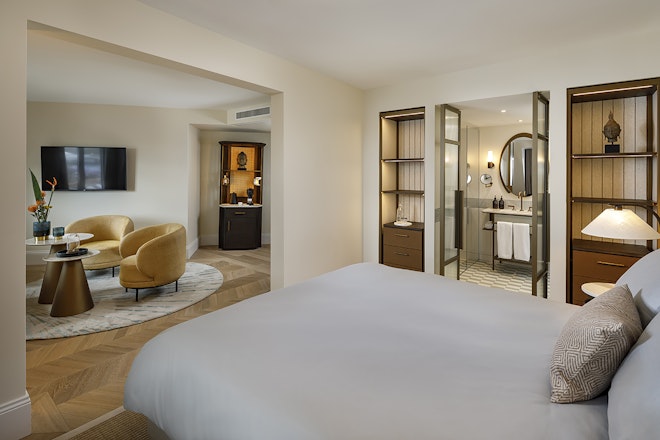 Ambassador Junior Suite - Bedroom