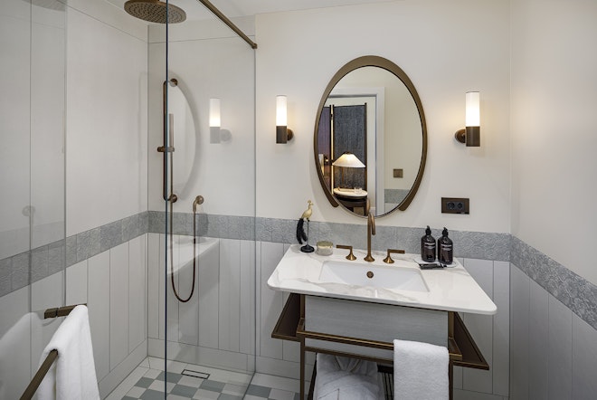 Ambassador Superior Plus - Bathroom
