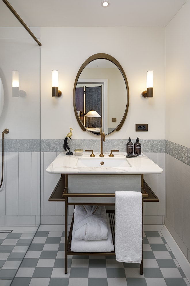 Ambassador Superior - Bathroom