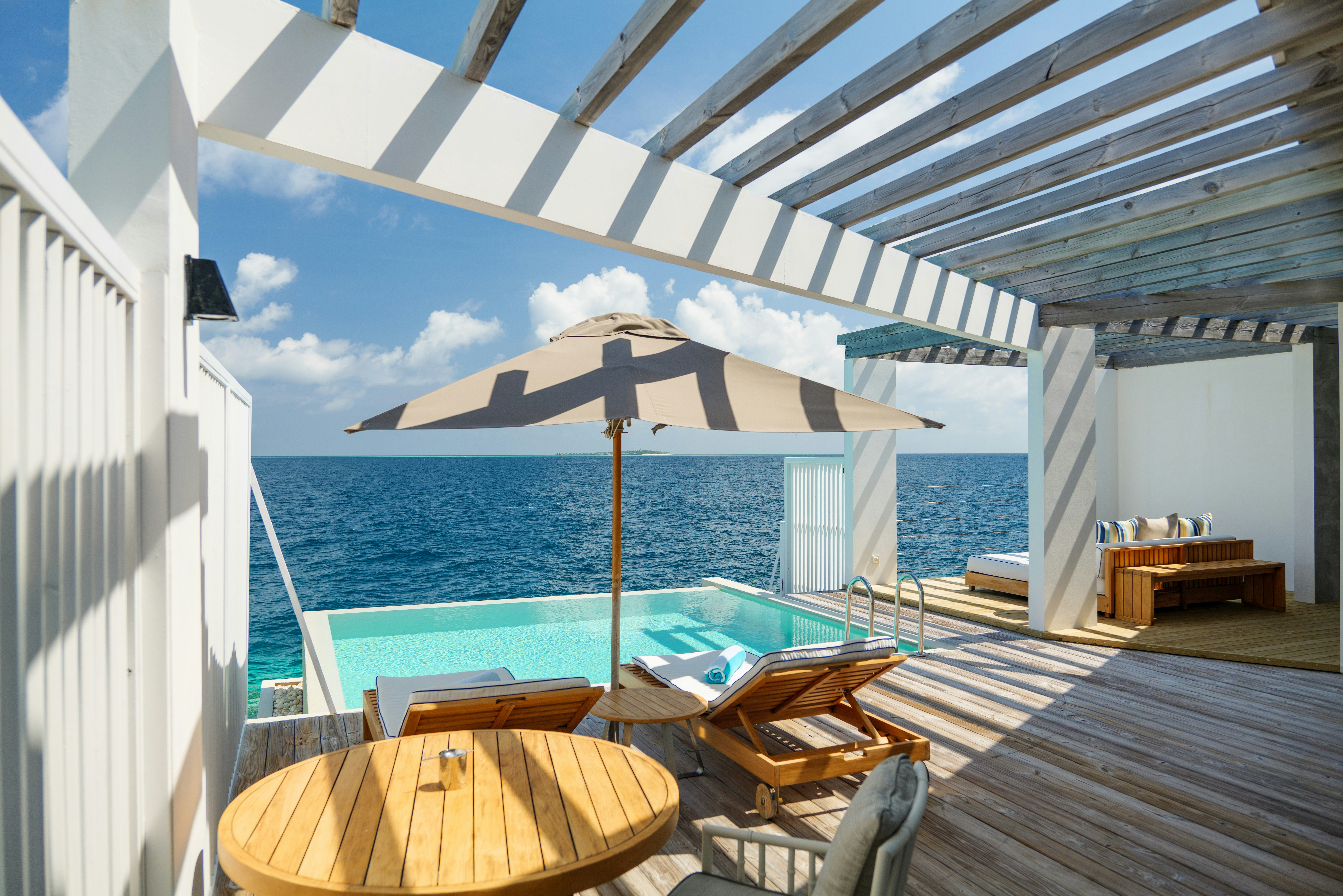 Reef Water Pool Villa - Sundeck & Pool