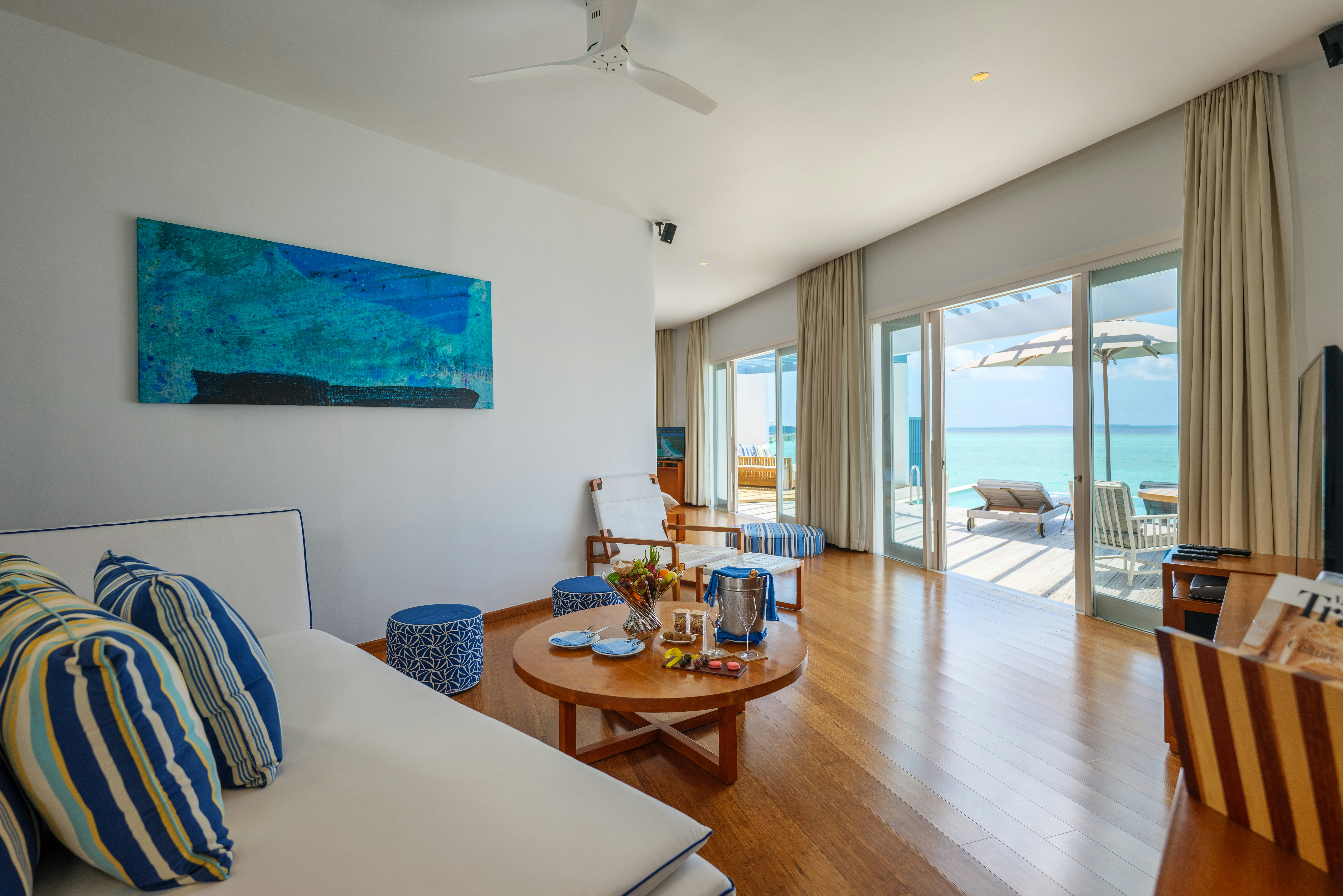Lagoon Water Pool Villa - Living Area