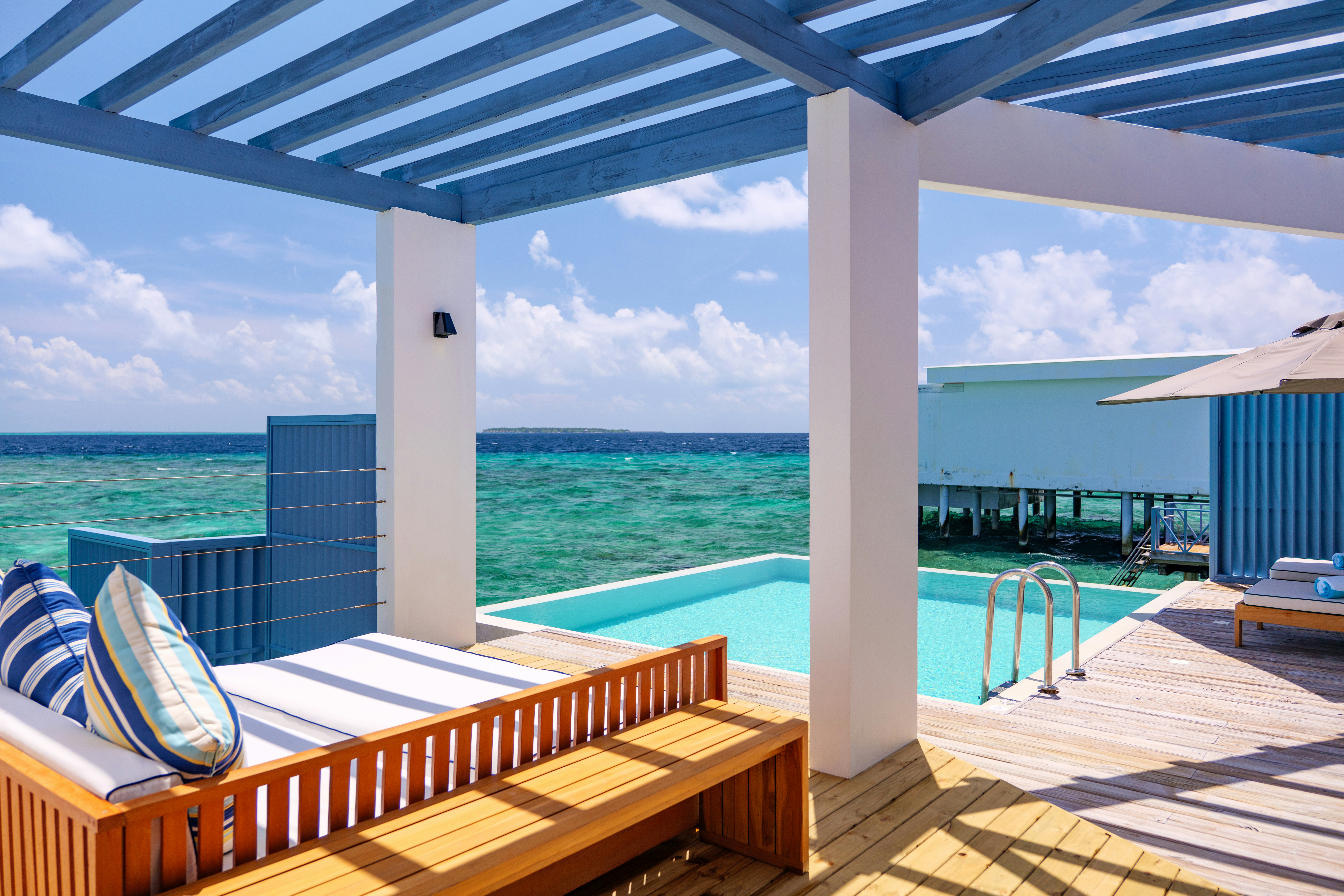 Lagoon Water Pool Villa - Sundeck & Pool