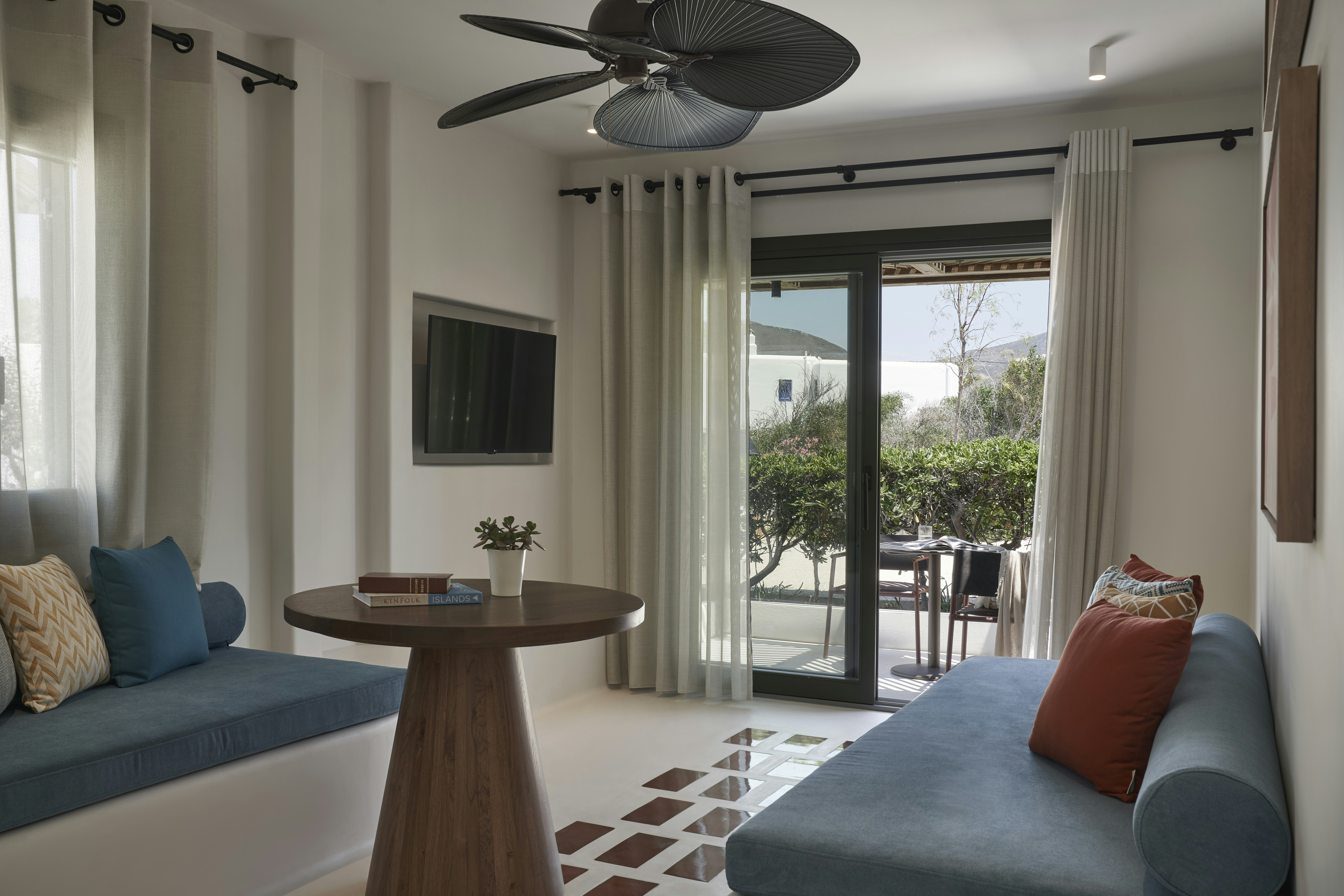 Deluxe Suite - Living Area