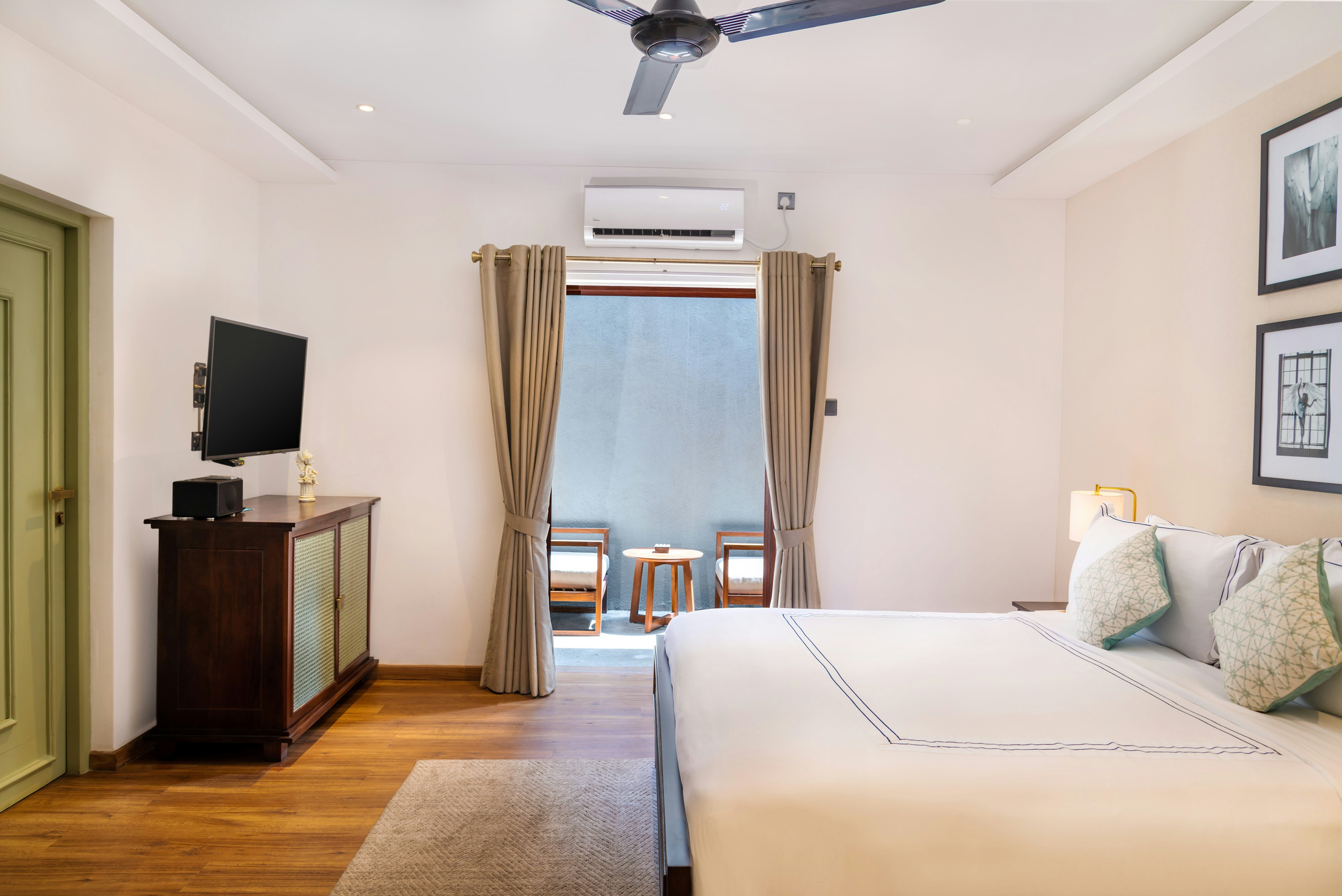 Deluxe Room - Bedroom