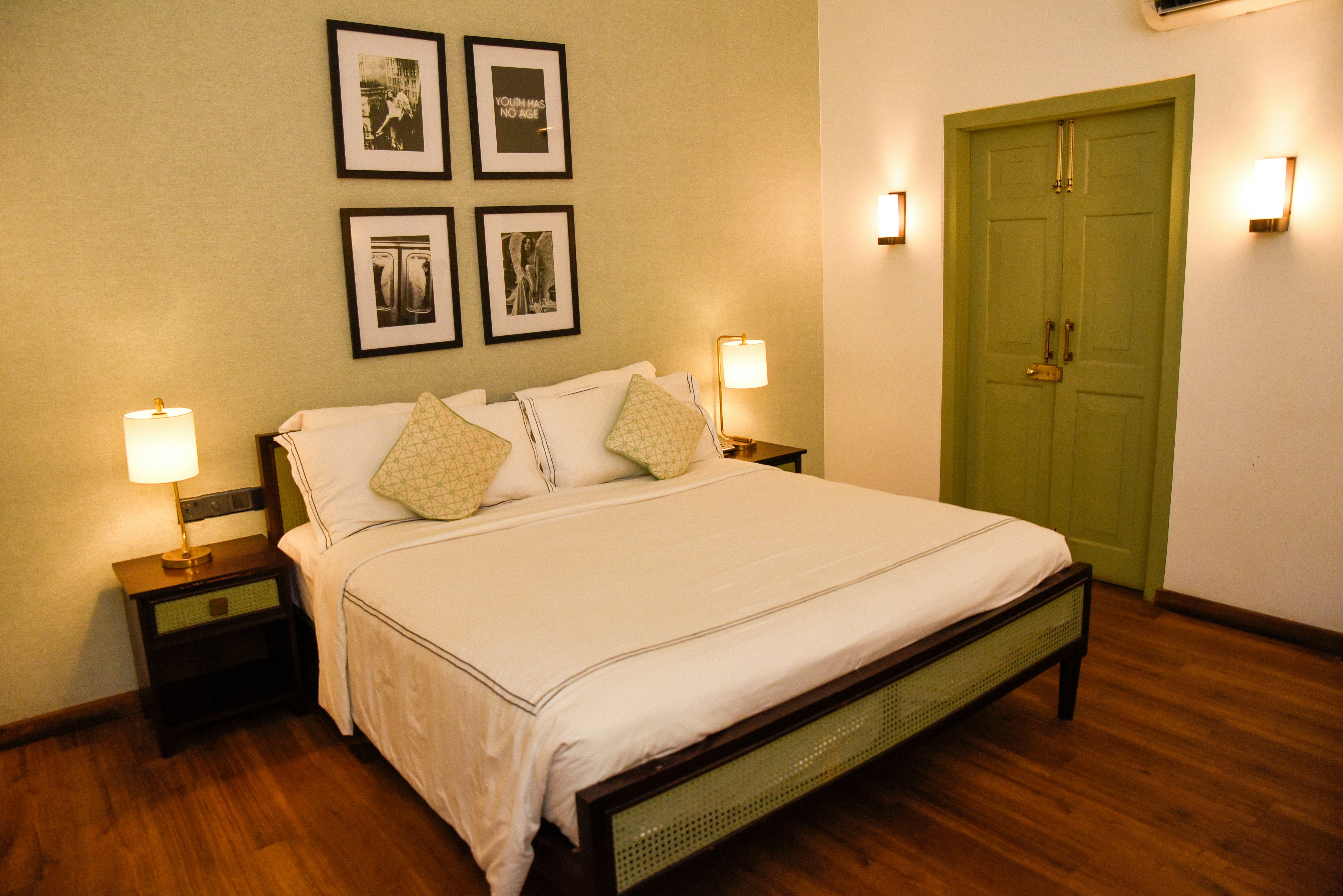 Deluxe Room - Bedroom