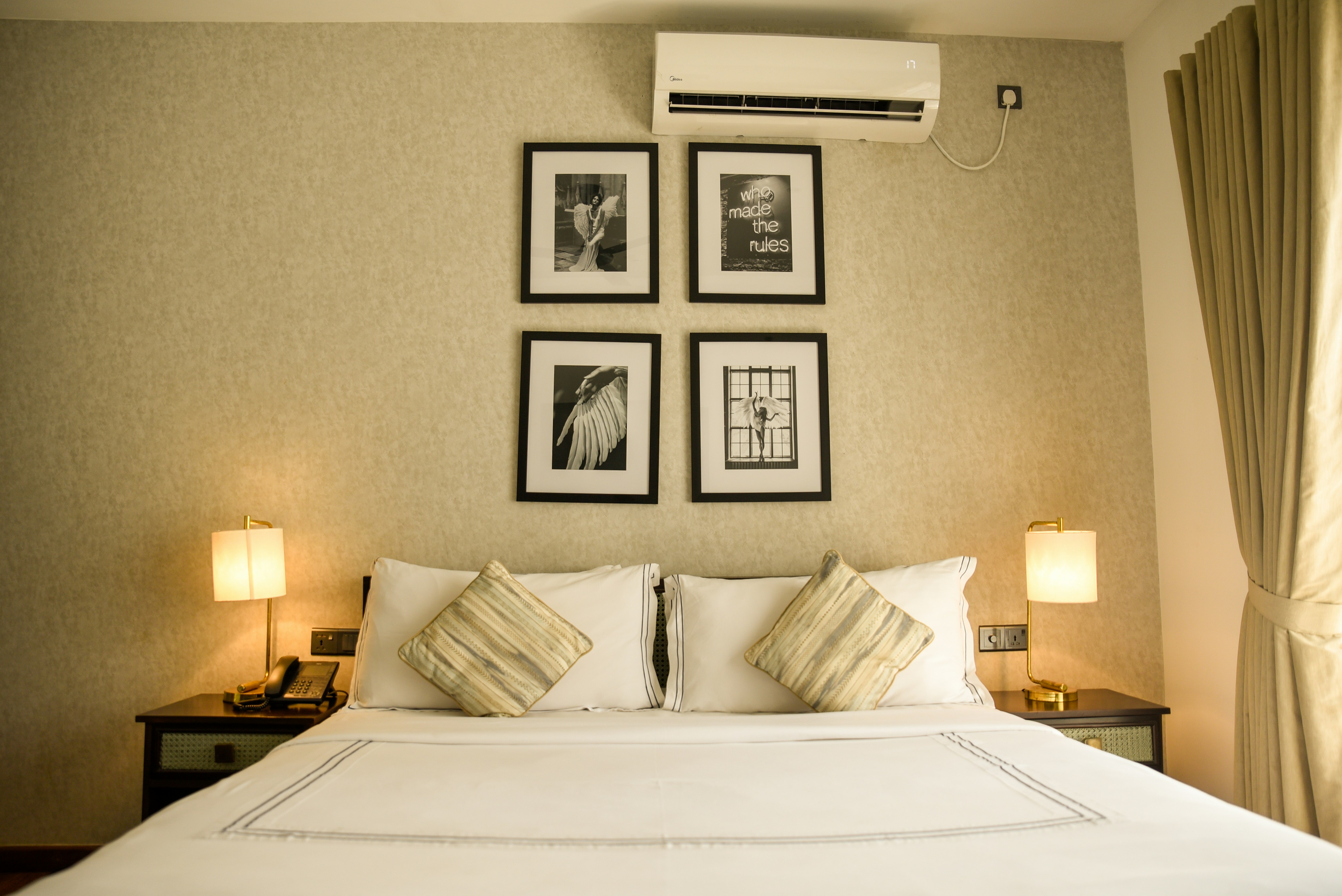 Deluxe Ocean Room - Bedroom