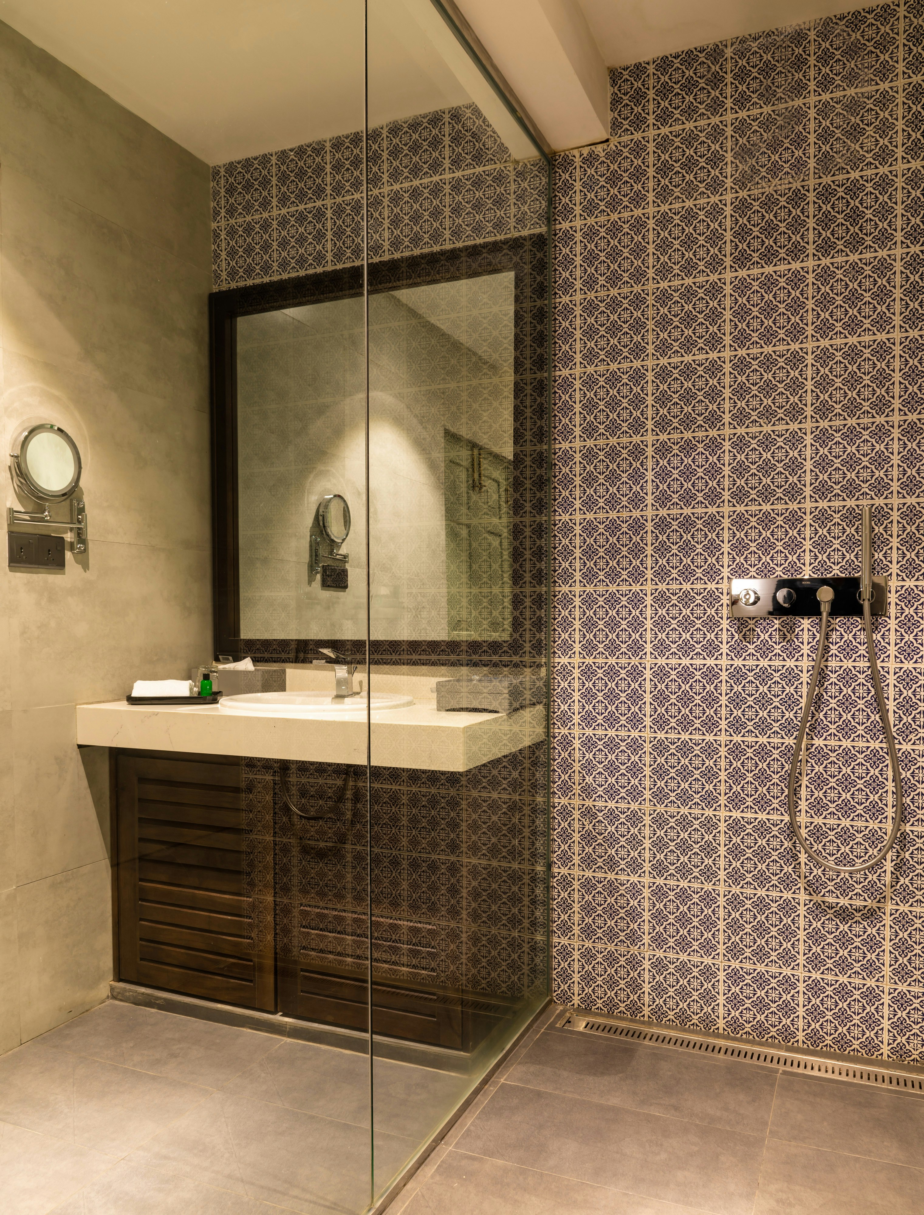 Deluxe Room - Bathroom