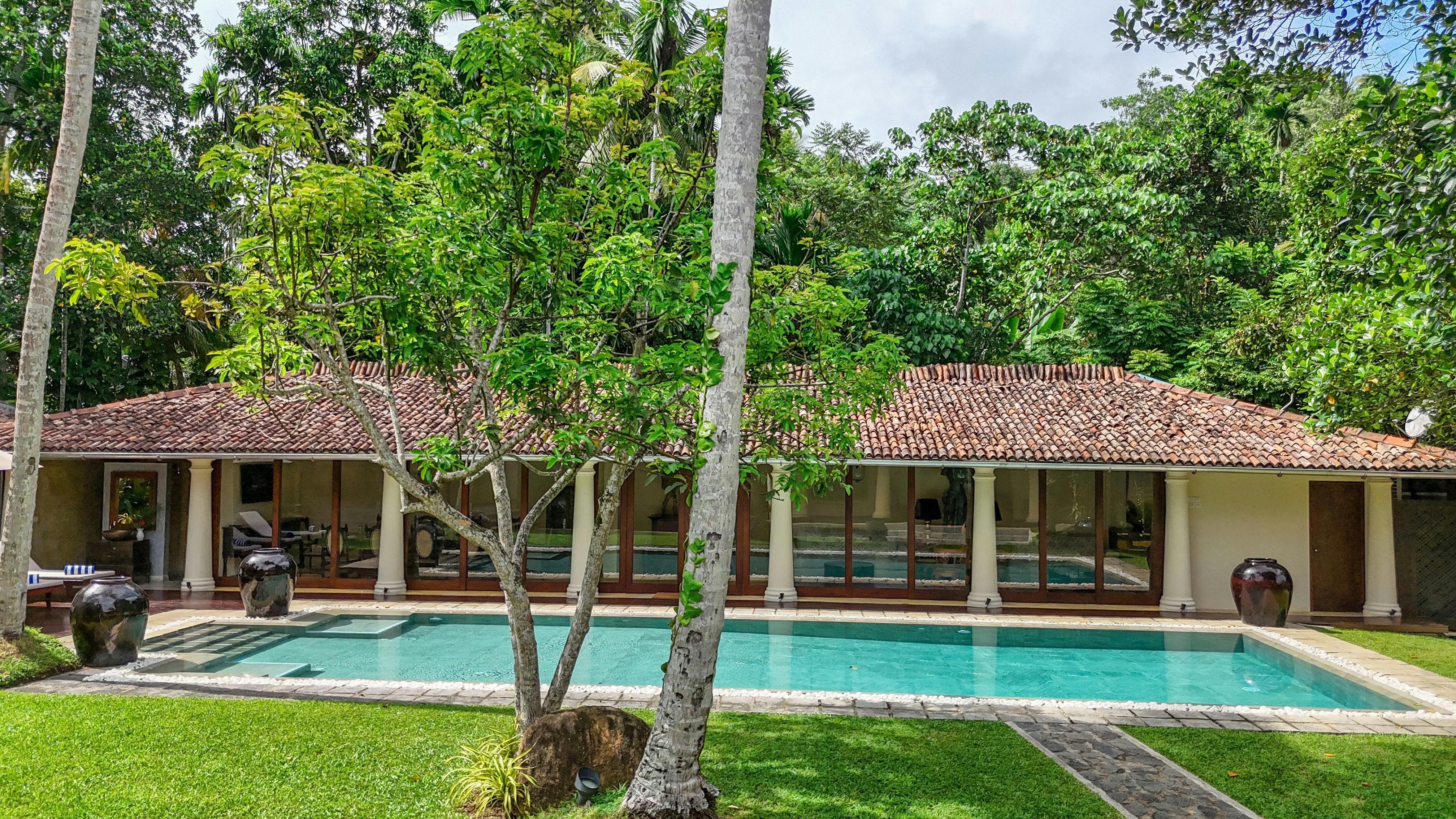 In-Room Dining Restaurant & Bar