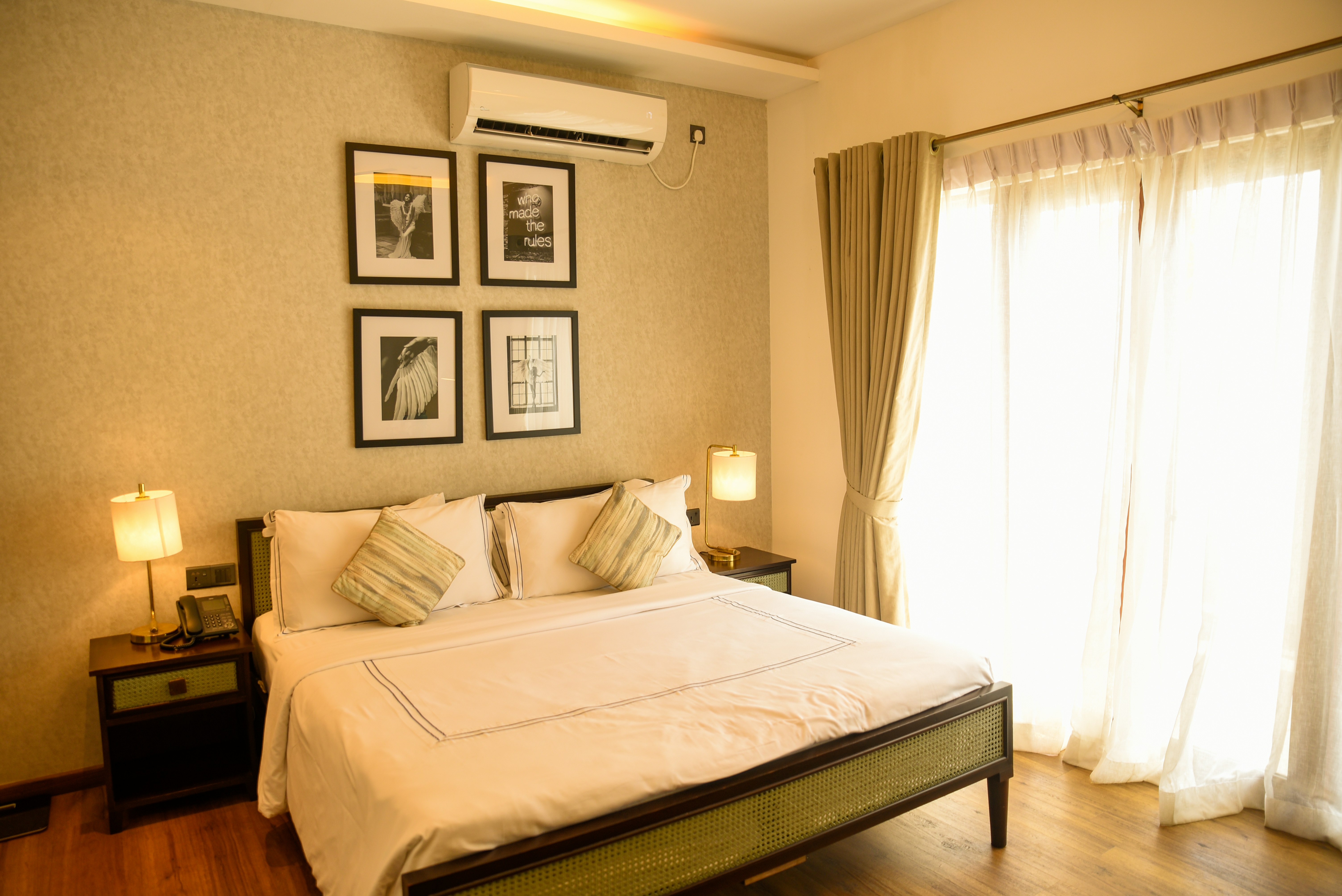 Deluxe Ocean Room - Bedroom