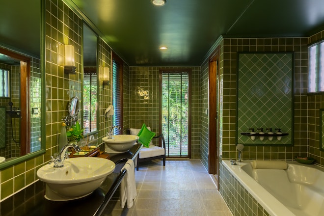 Suite Bathroom