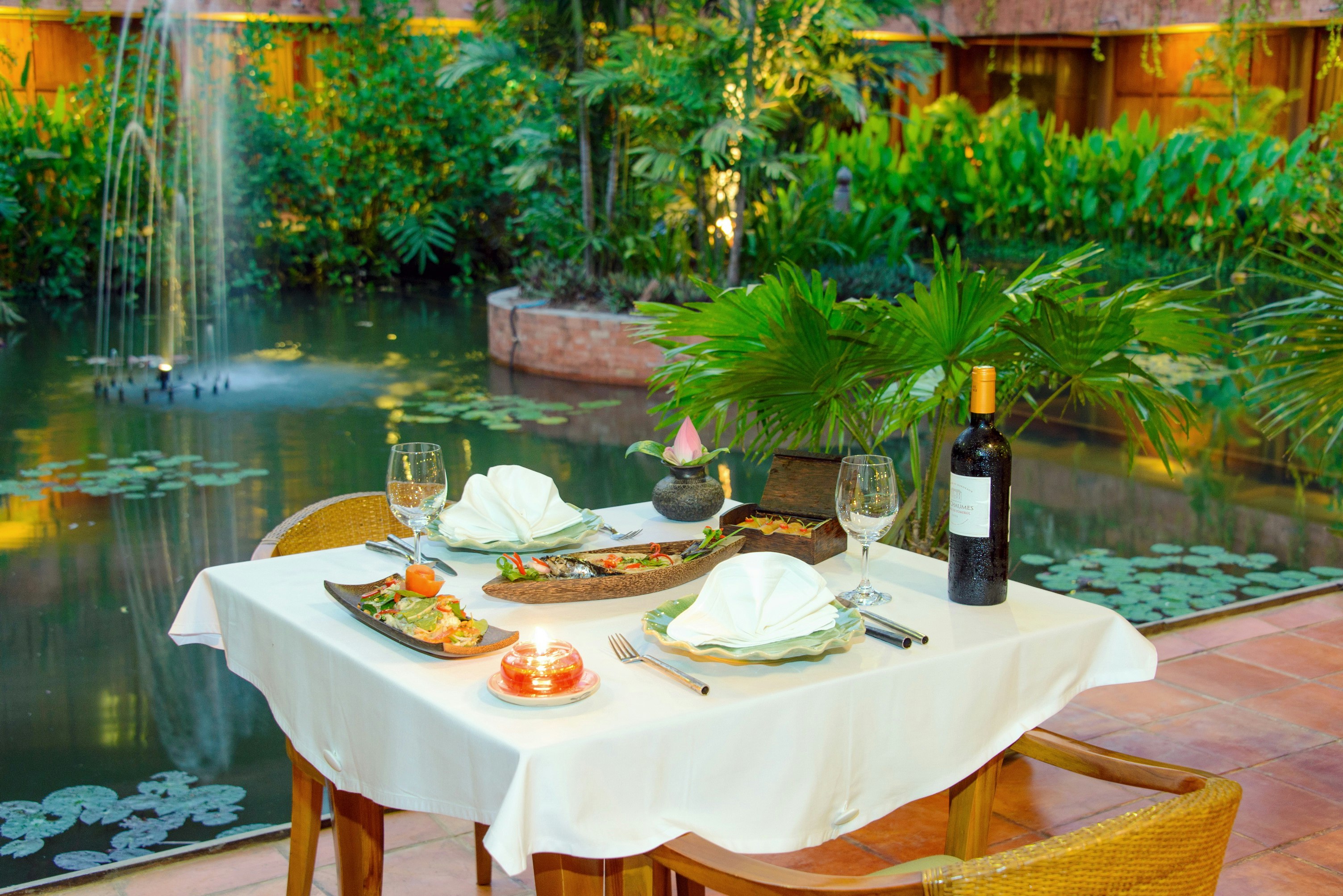 Lauberge Des Temple Dinner Table