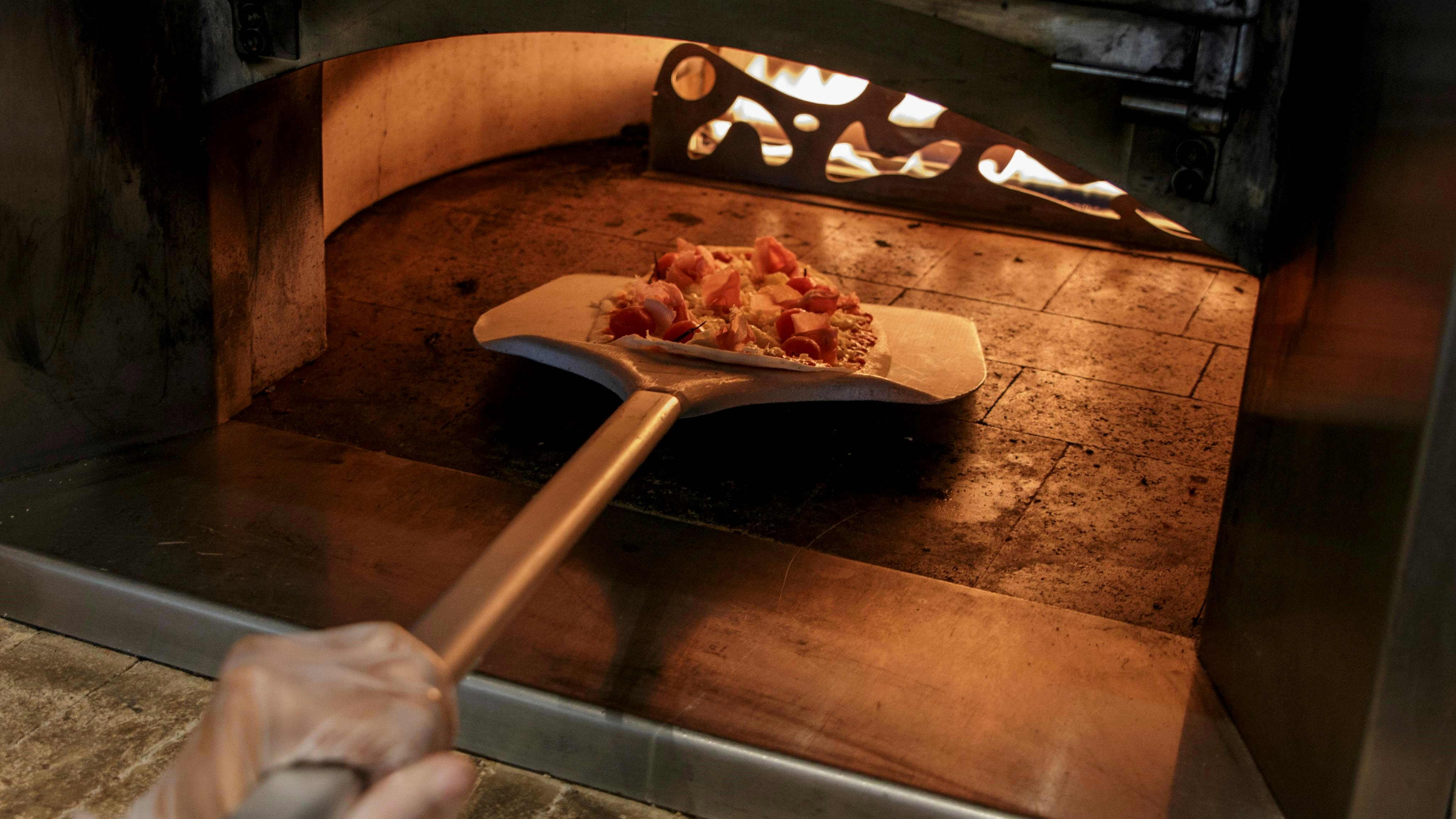 Anila Poolside Pizza