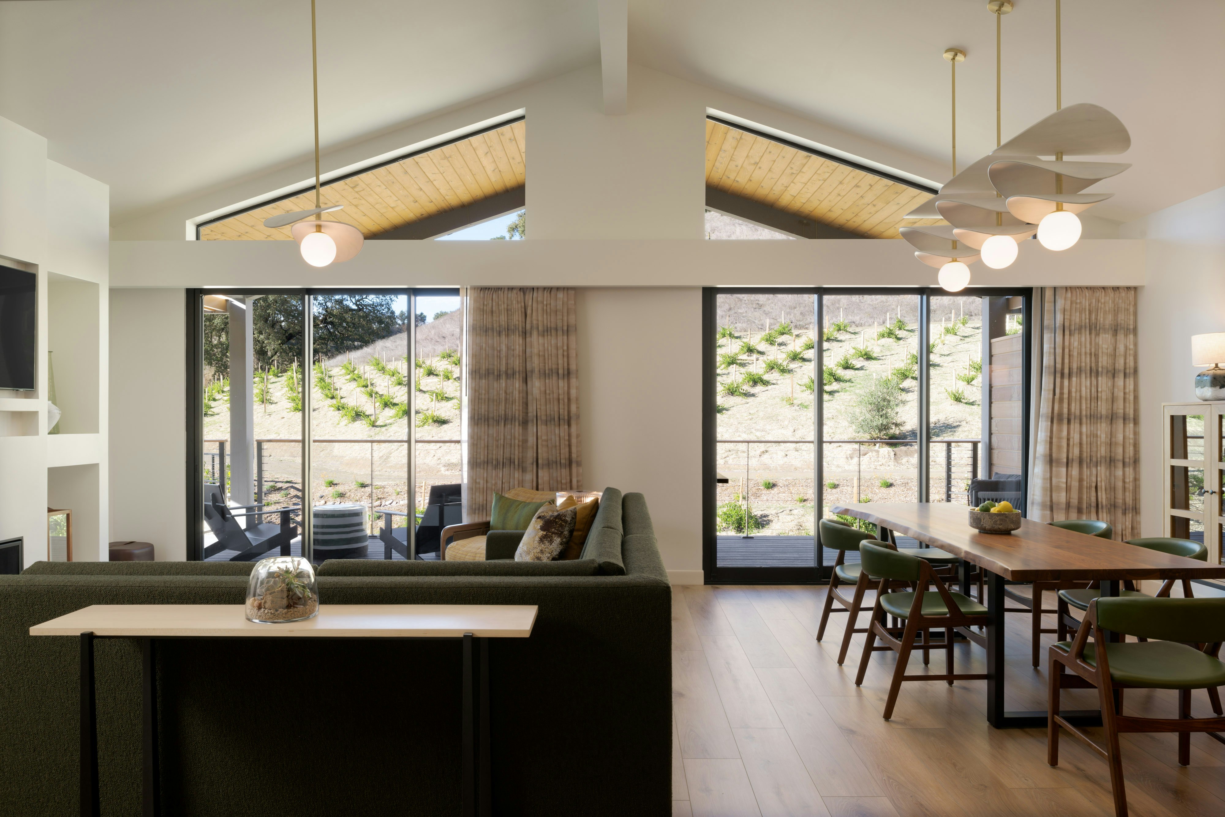 Healdsburg Suite - Living & Dining Area