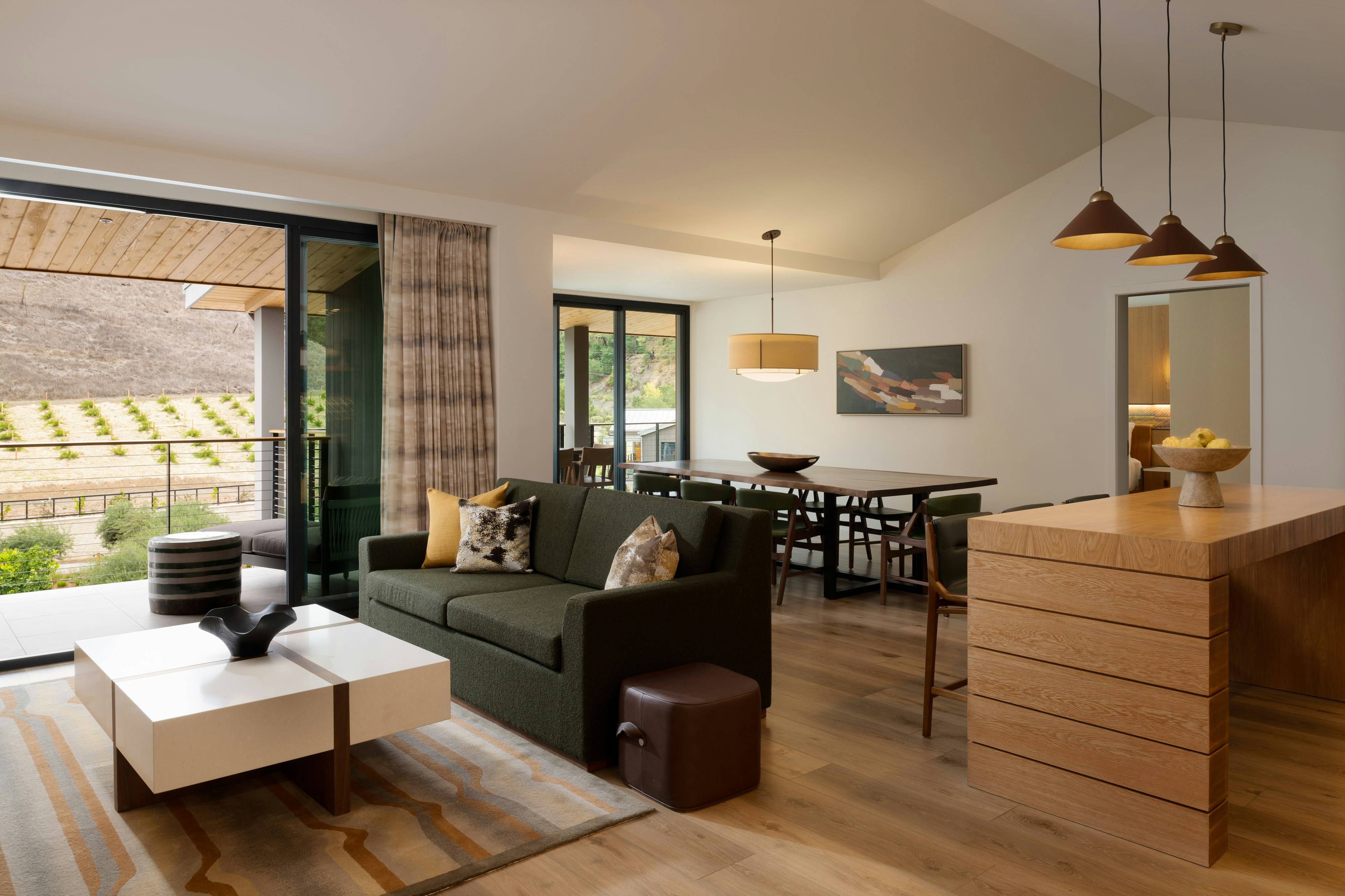 Appellation Suite One King Bed - Living & Dining Area