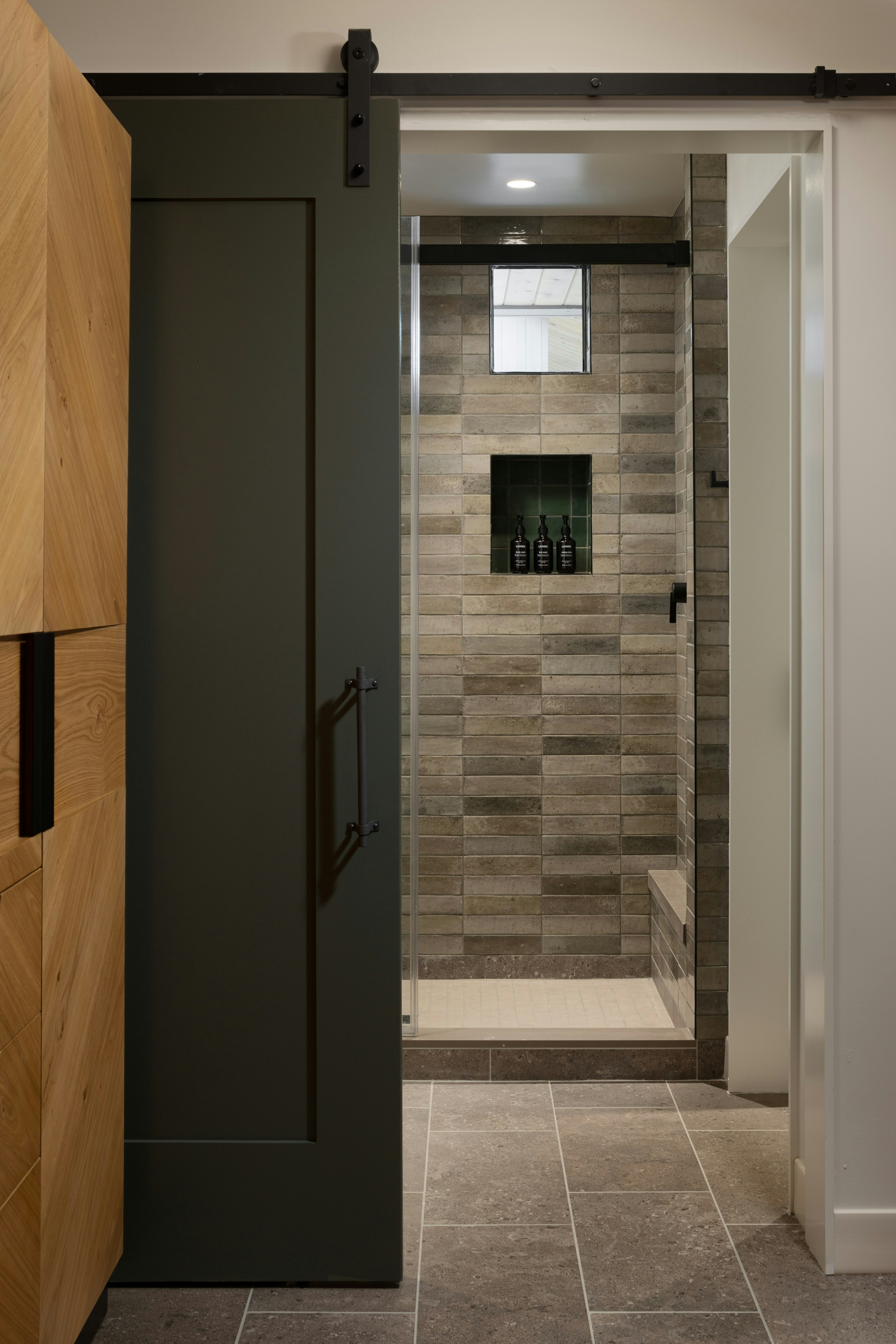 Deluxe King - Bathroom