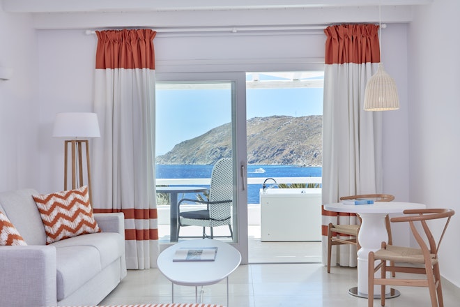 Honeymoon Suite with Outdoor Jacuzzi