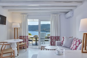 Archipelagos Suite with Outdoor Jacuzzi