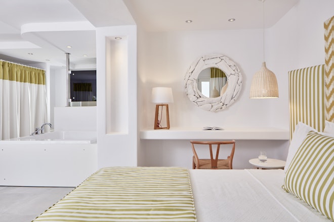 Deluxe Suite with Outdoor Jacuzzi