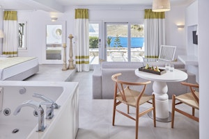 Deluxe Sea View Suite