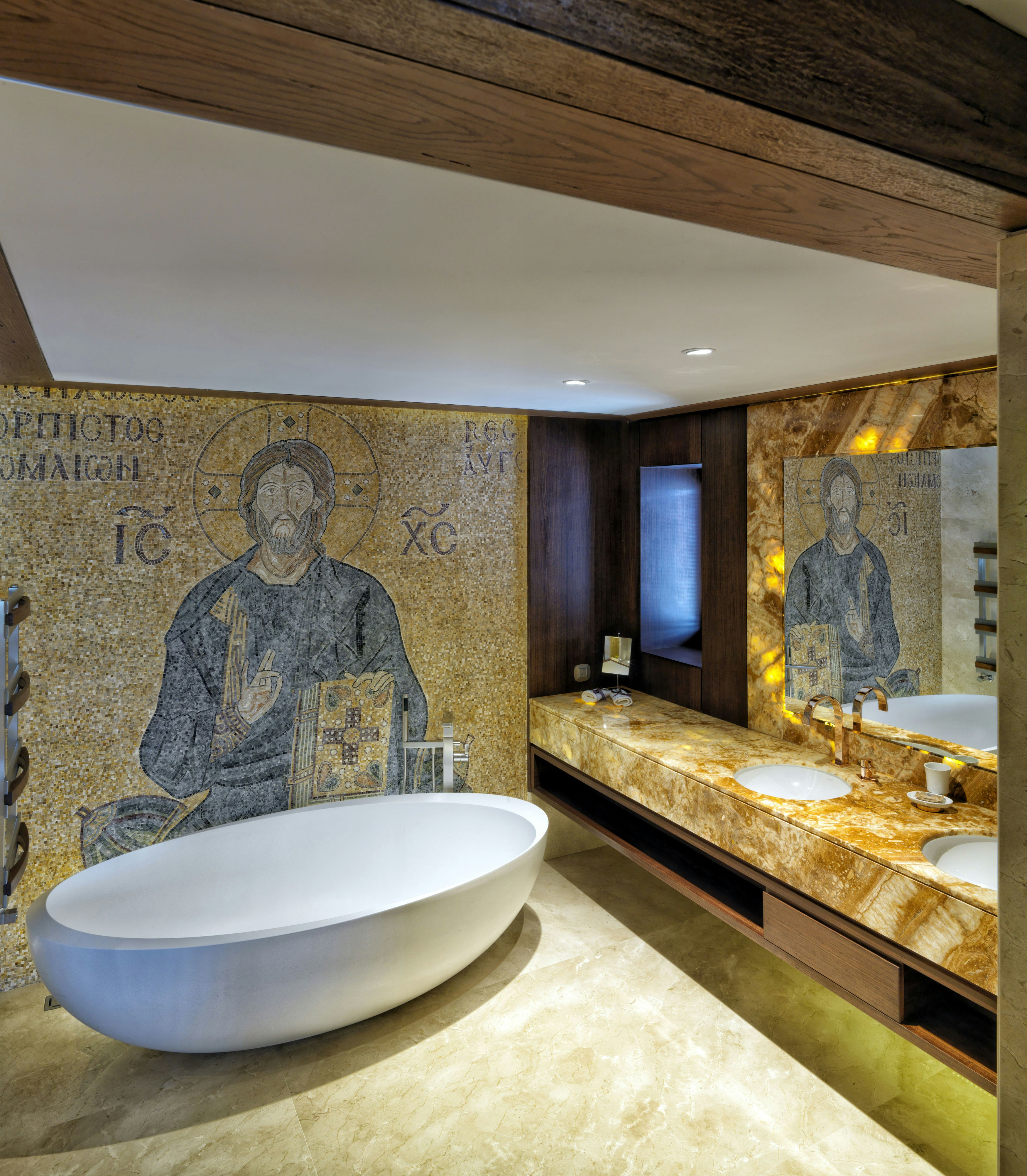 Arinnitti Duplex Suite Bathroom