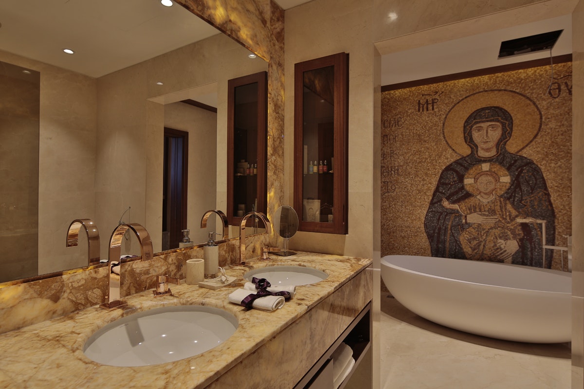 Ishtar Duplex Suite Bathroom