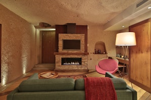 Kamrusepa Deluxe Cave Room
