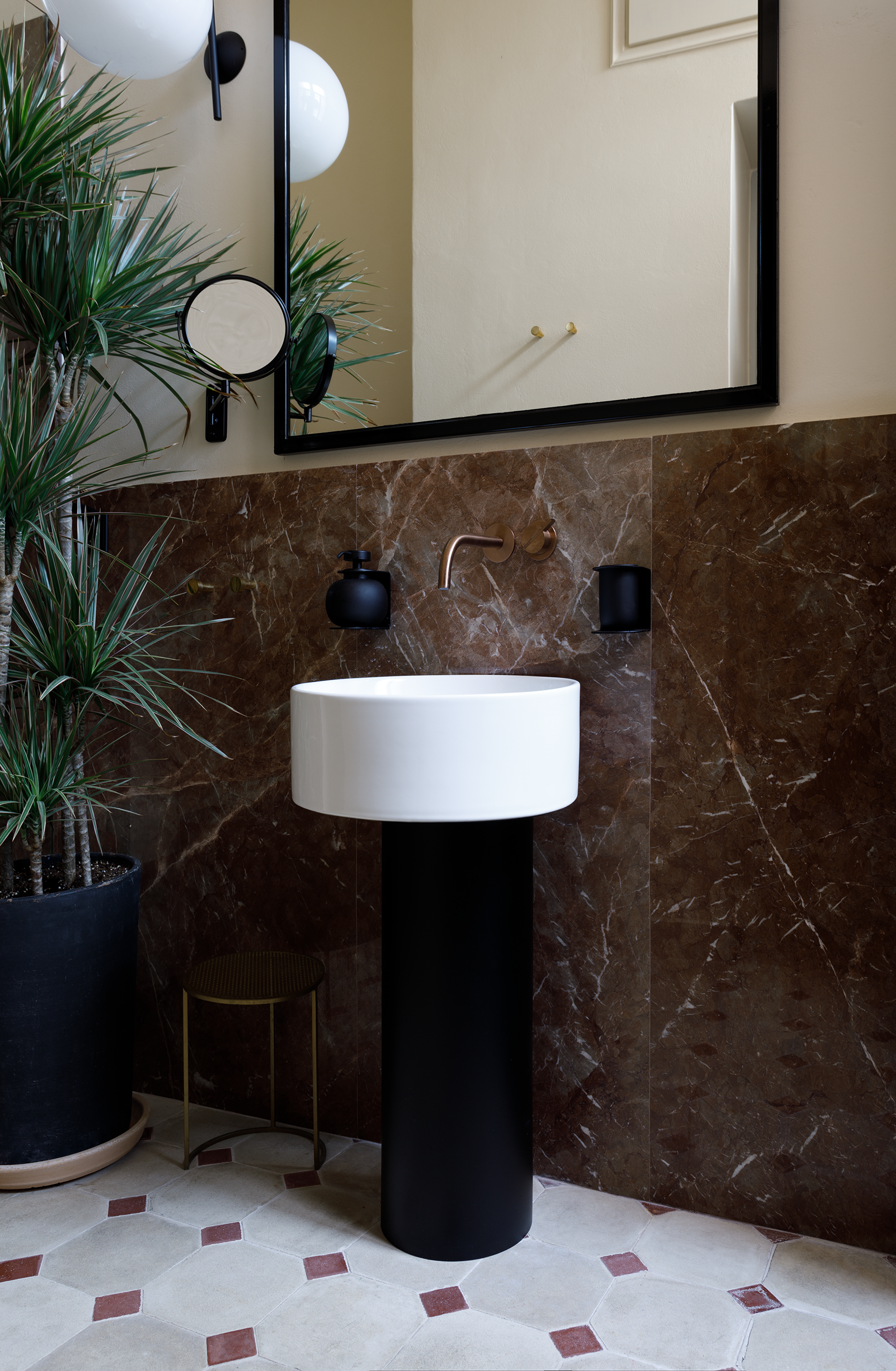 Kirki Suite - Bathroom