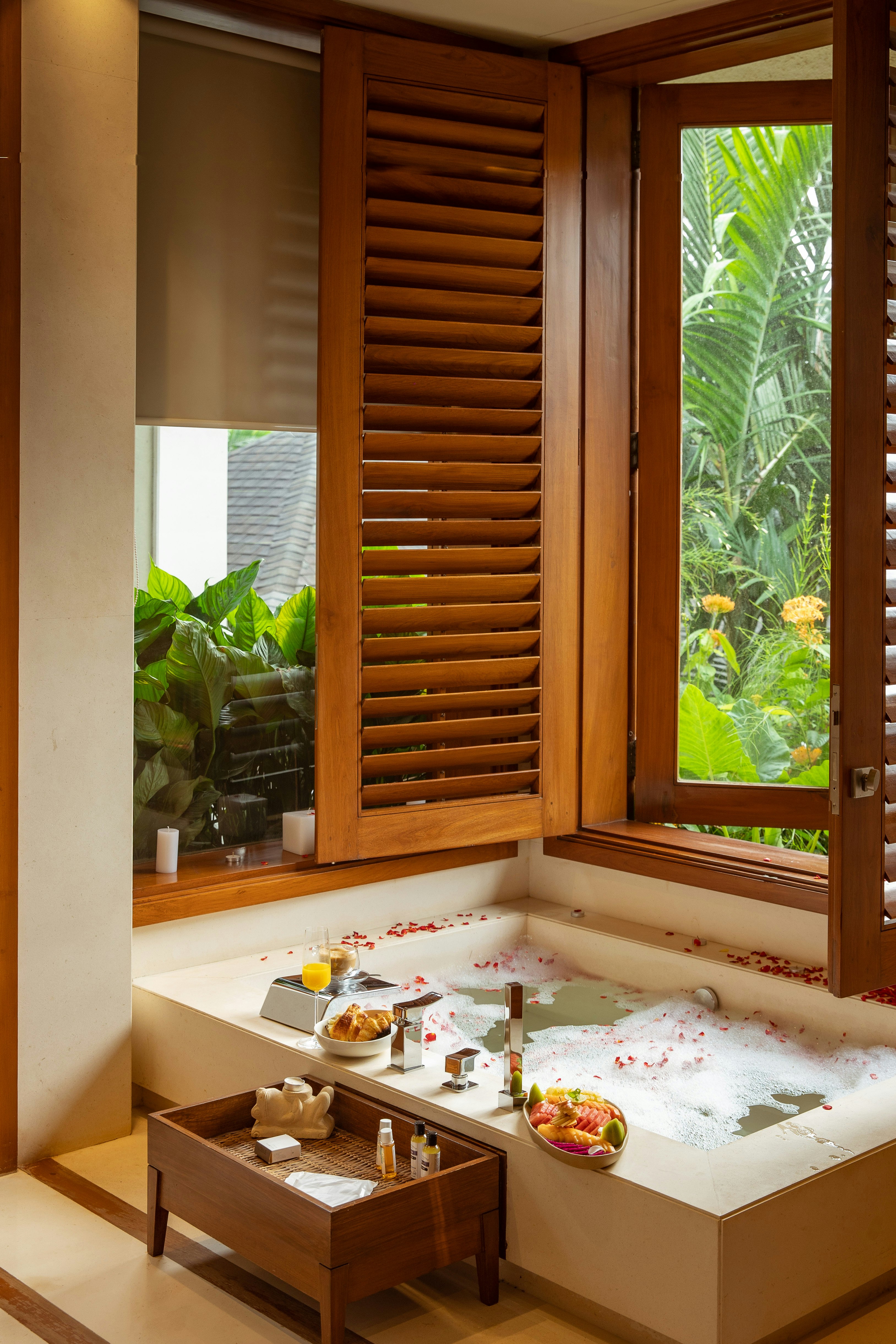 Villa - First Floor Master Bedroom Bathtub
