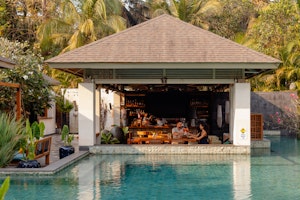 Swim-Up Pool Bar