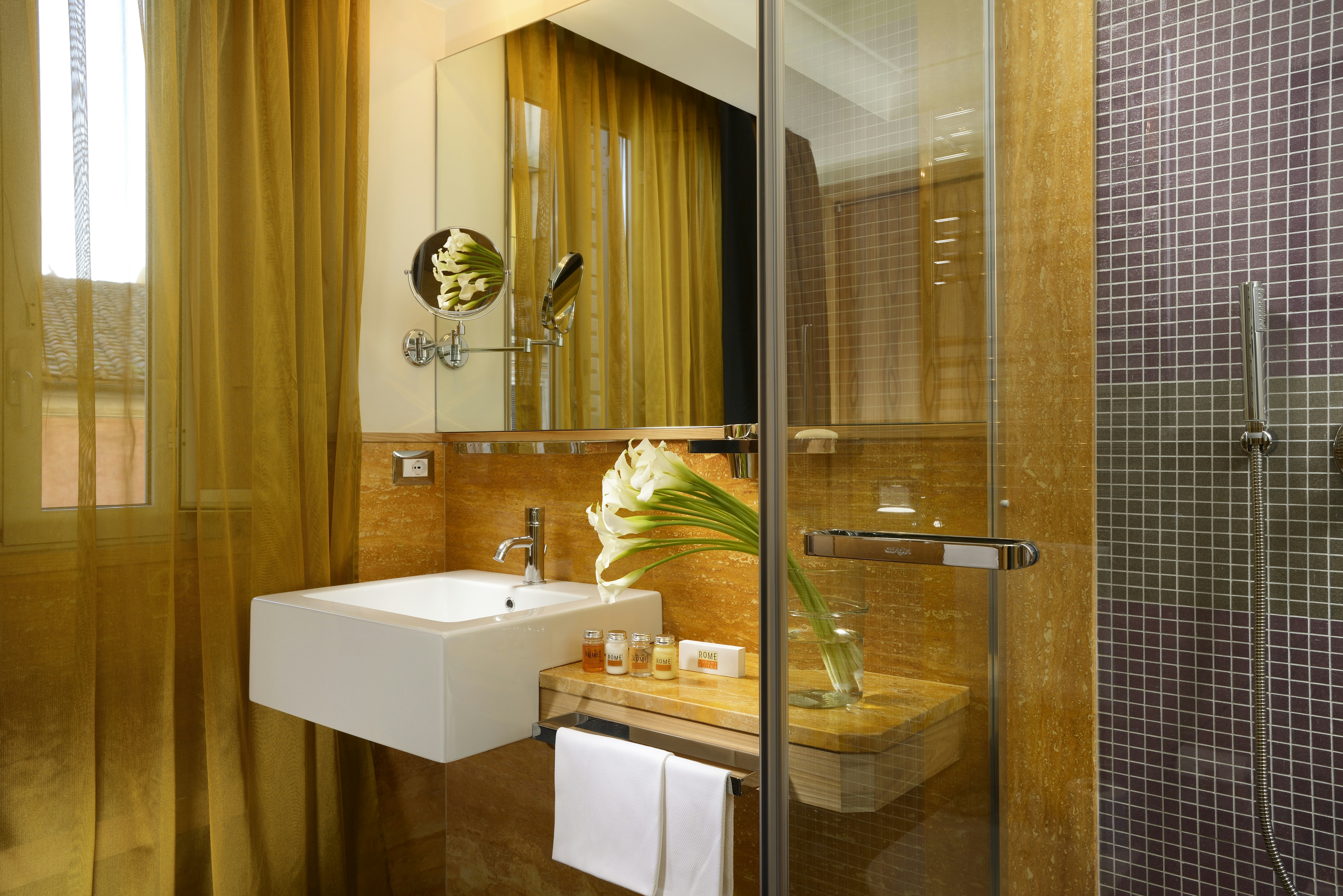 Moncada Suite Bathroom