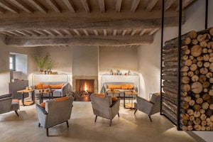 Pomaio Fireplace Room