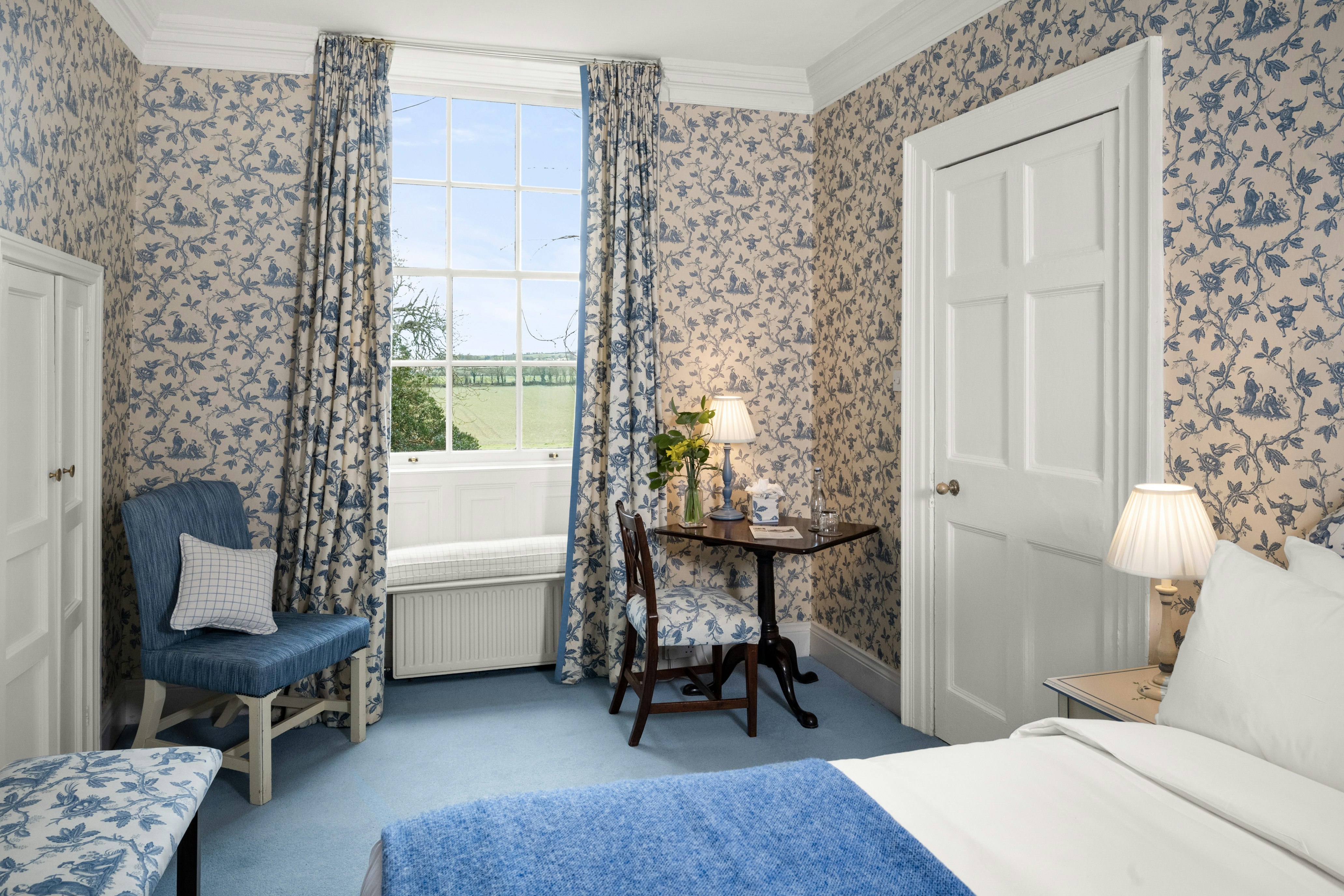 The Wisteria Room - Cosy Classic House Landscape