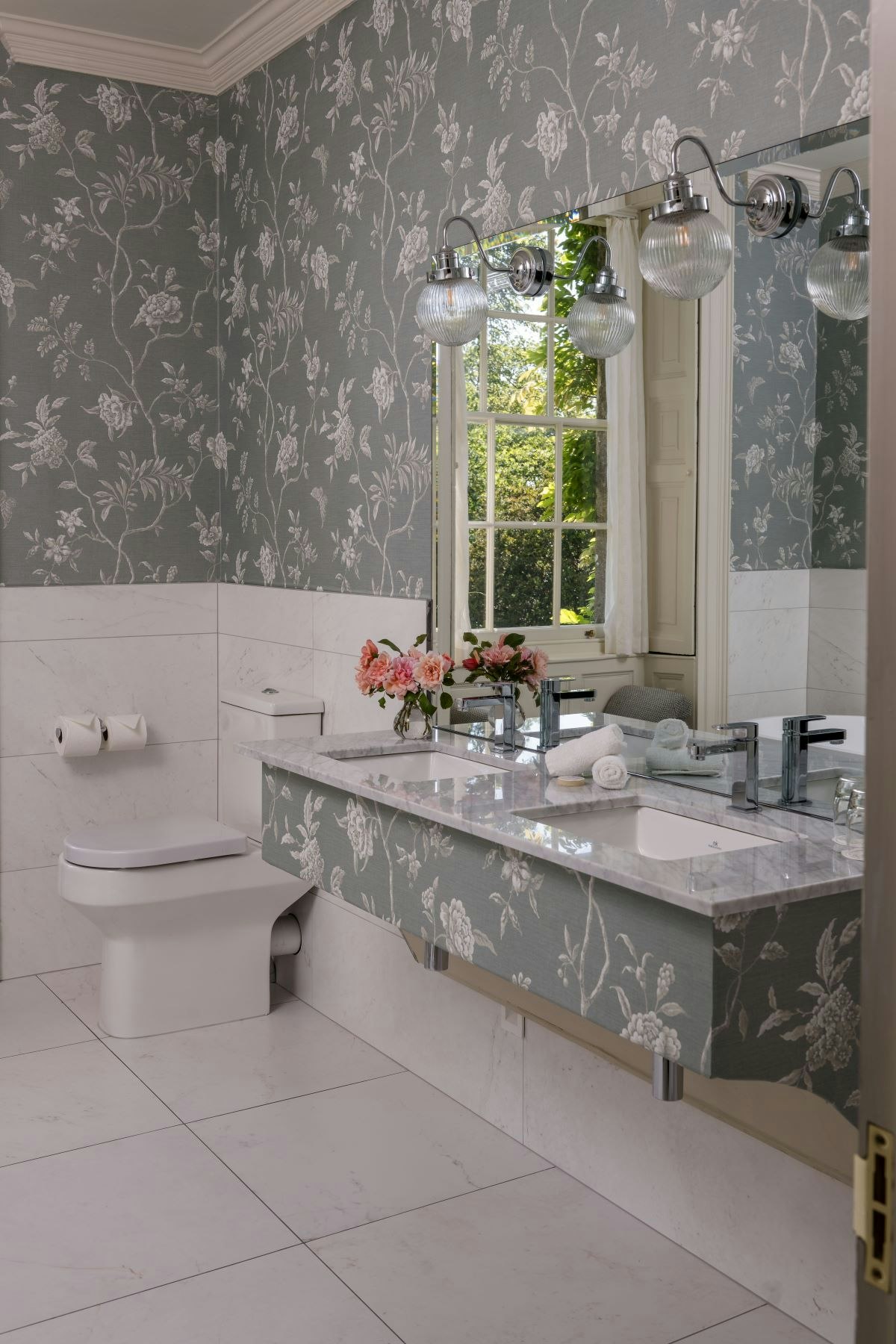 Lichfield Suite Bathroom Sinks