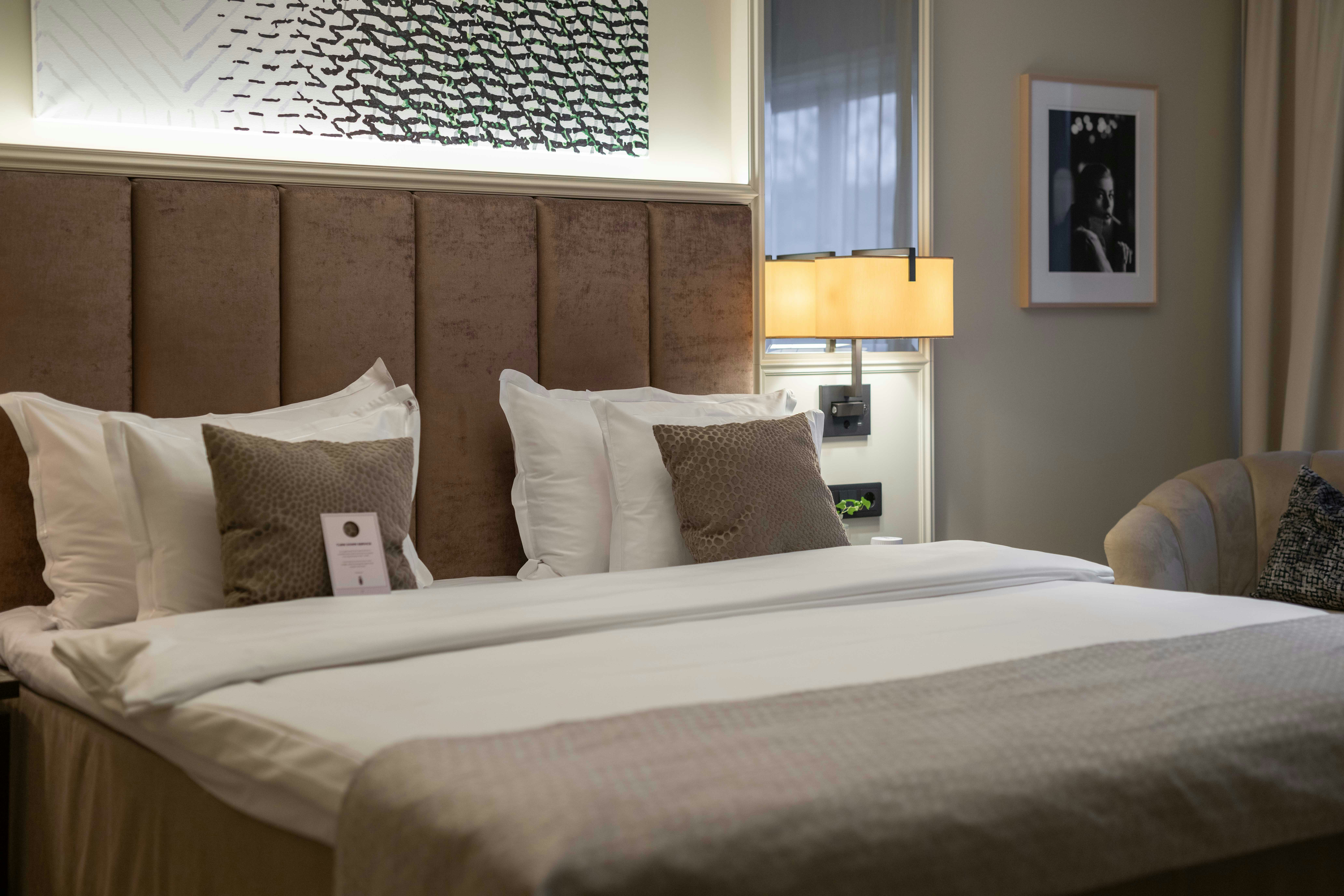 Bank Hotel Joakim Strom