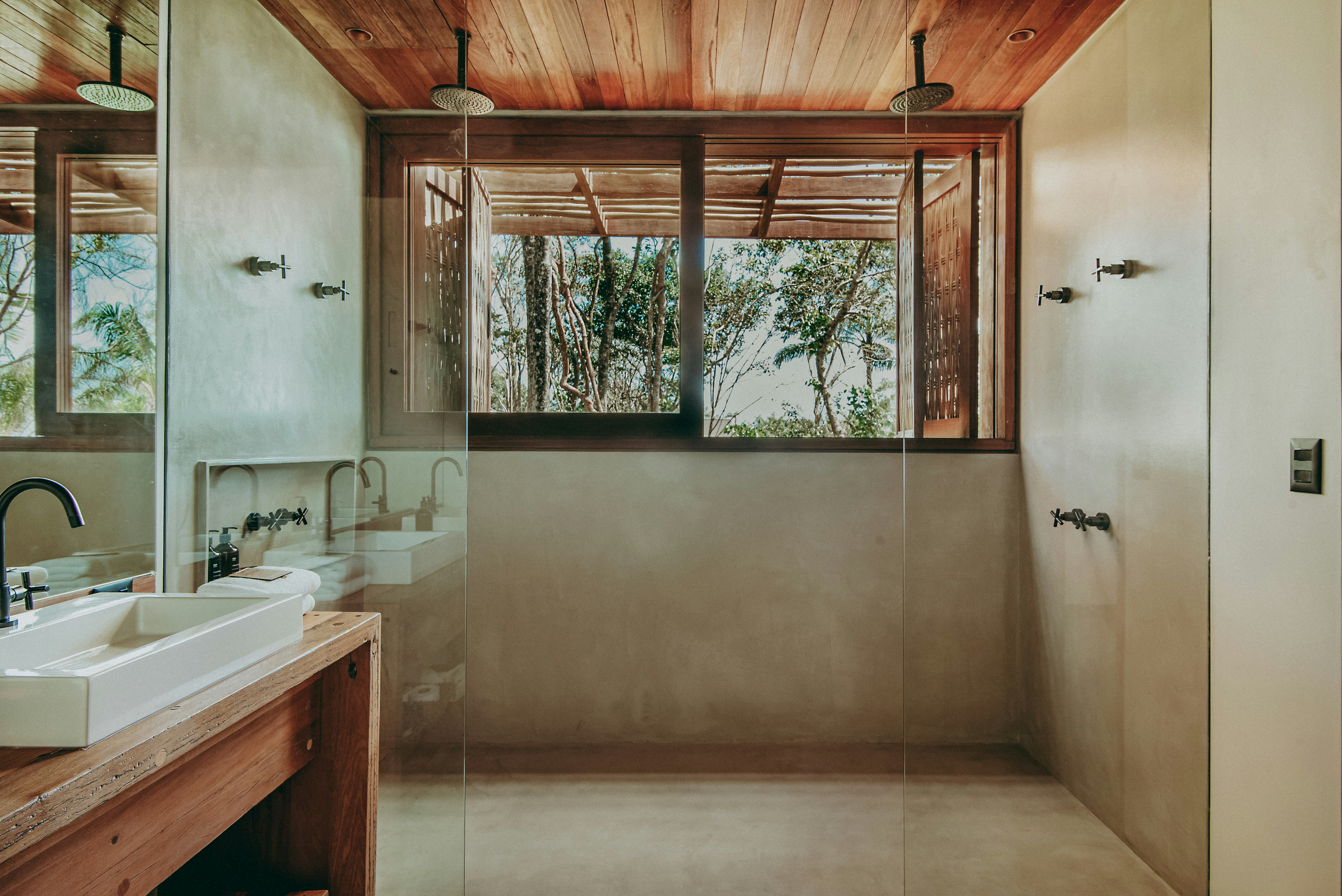 The Barracuda Suite Bathroom