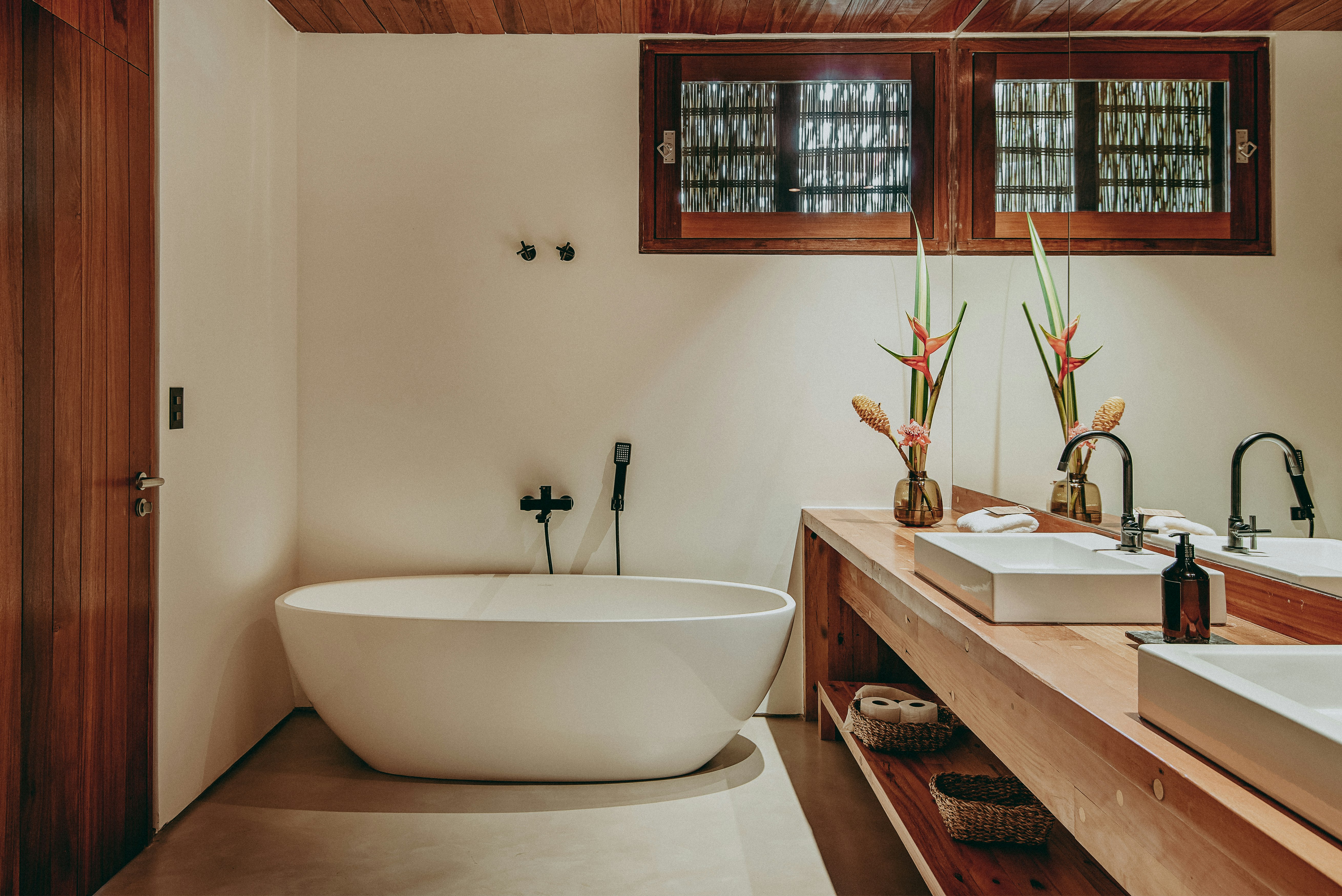 The Corner Suite Bathroom