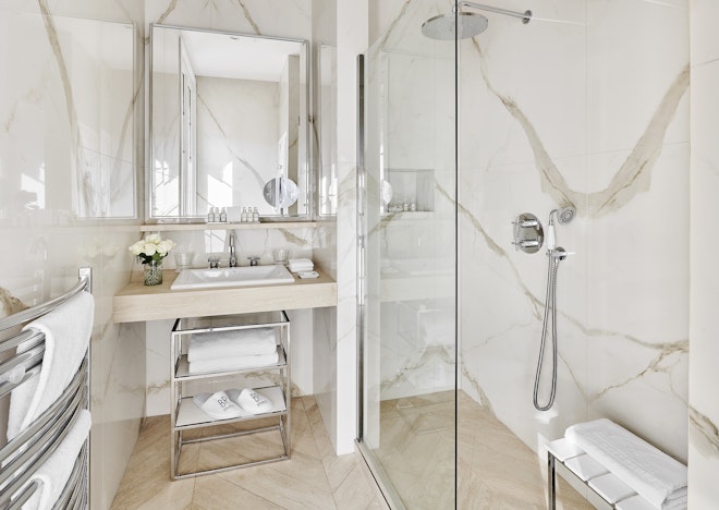 Family Suite - Bathroom