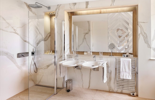 Superior Room - Bathroom