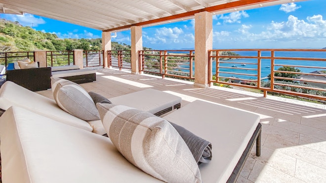 Coral Hill Villa - Terrace Loungers