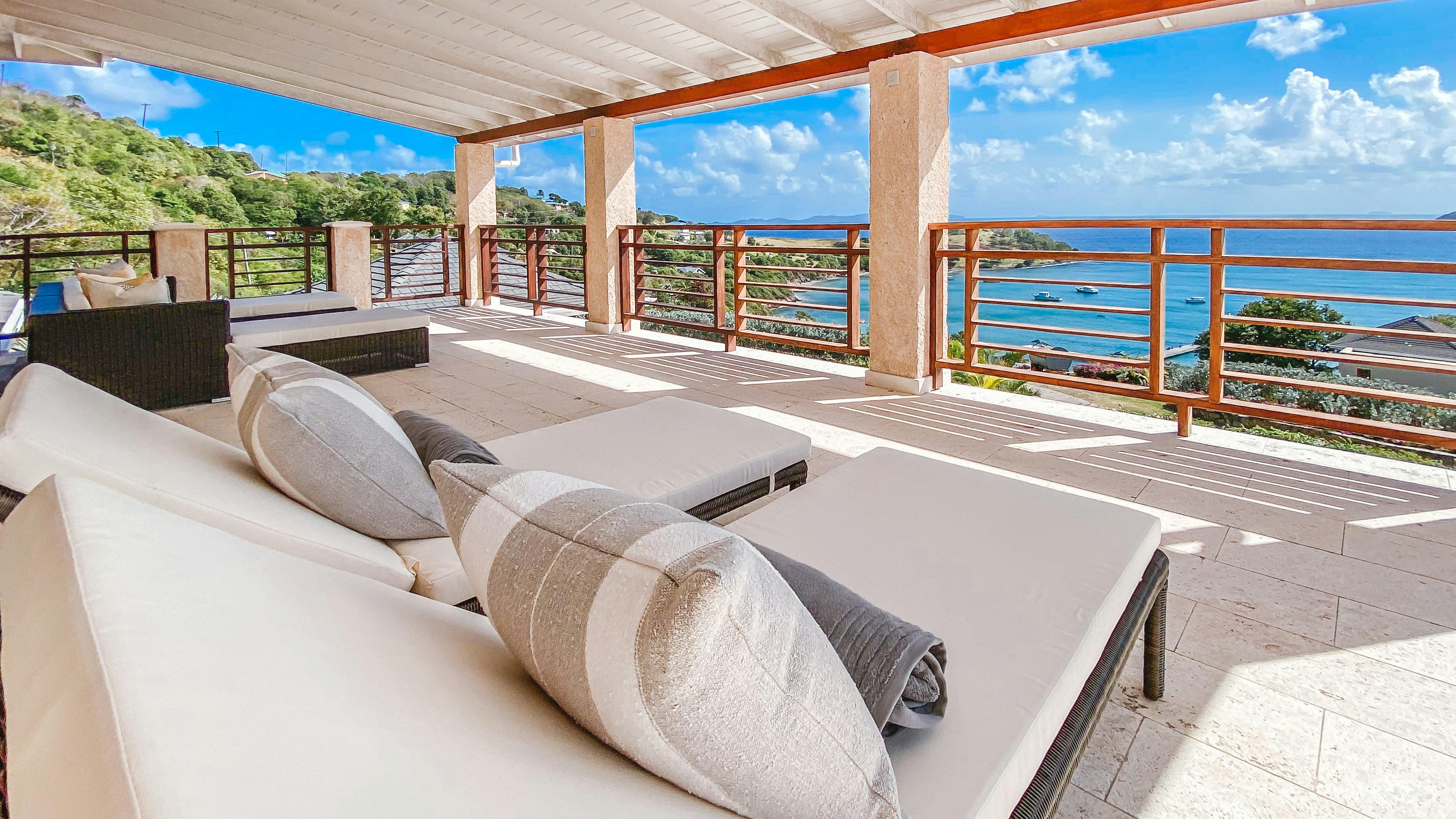 Coral Hill Villa - Terrace Loungers