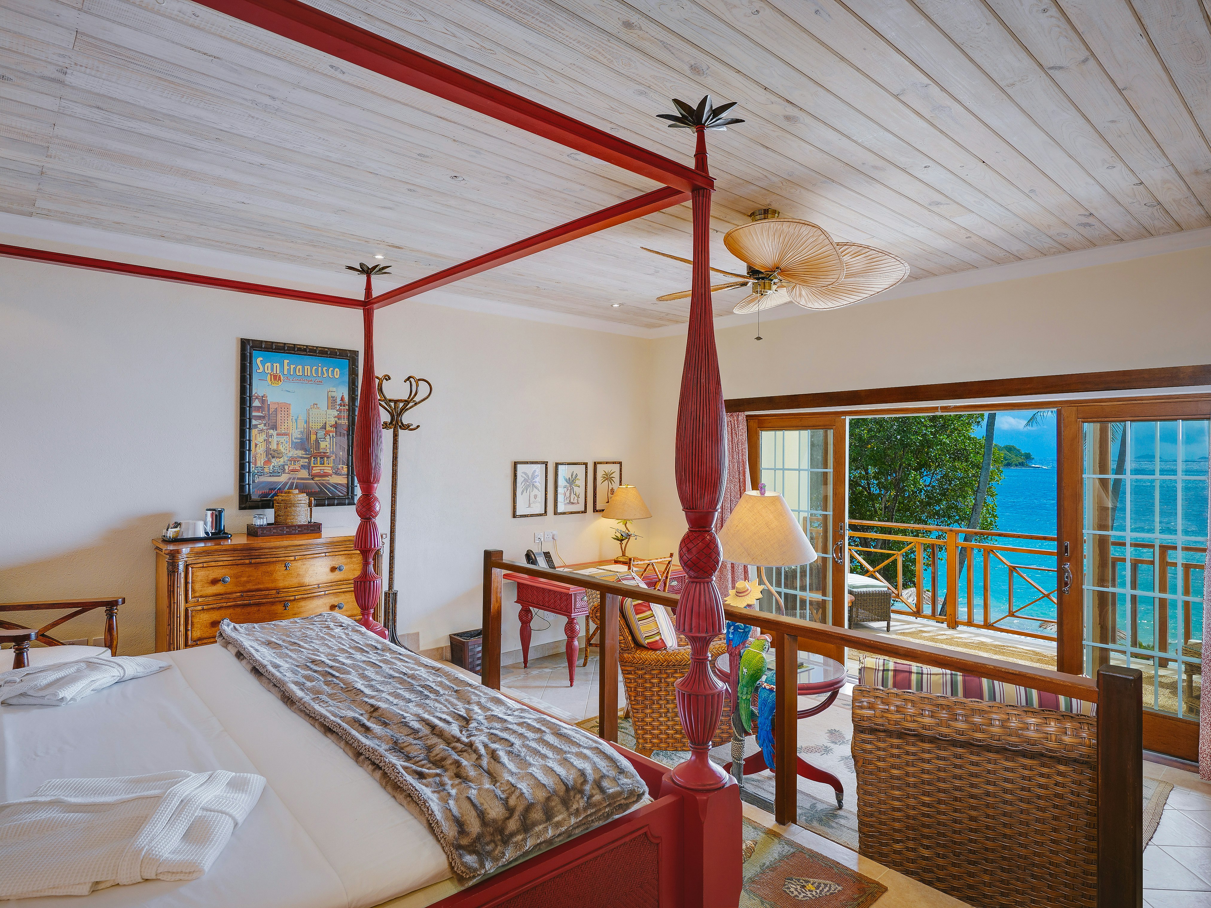 Beachfront Suite - Bedroom
