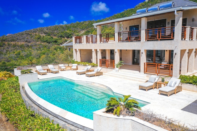 Coral Hill Villa - Pool & Sundeck