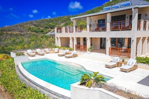 Coral Hill Villa - Pool & Sundeck