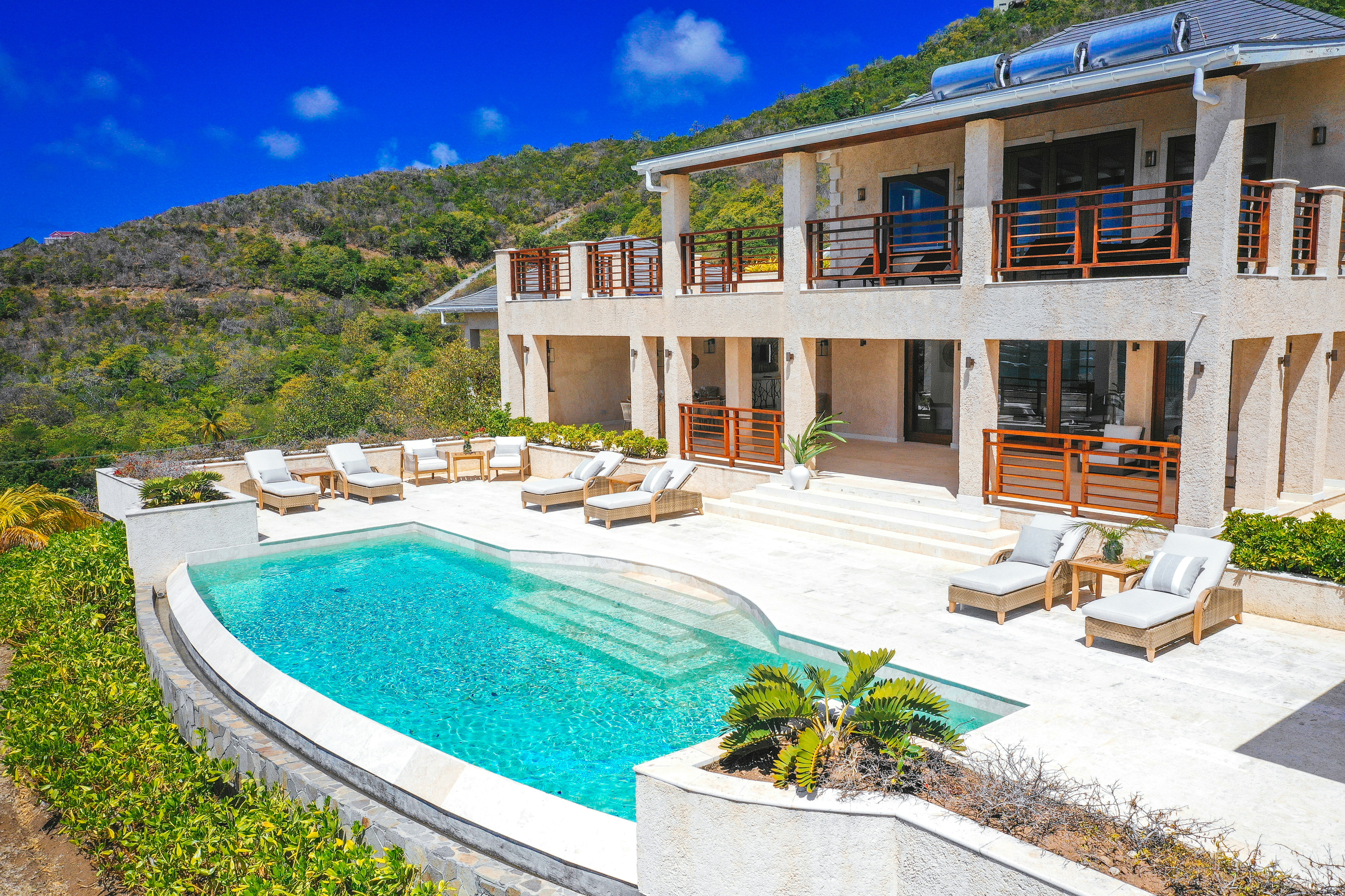 Coral Hill Villa - Pool & Sundeck