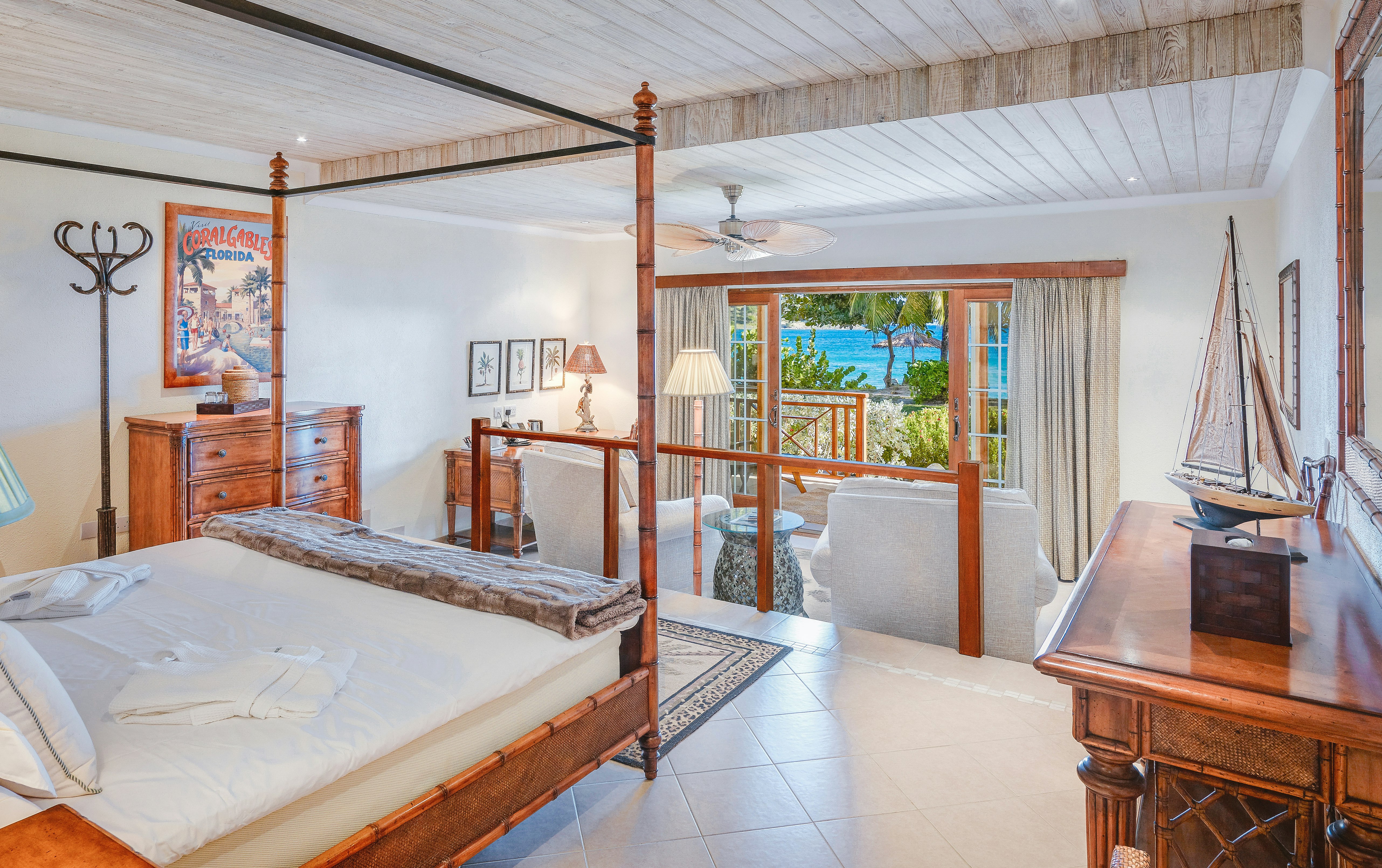 Beachfront Suite - Bedroom