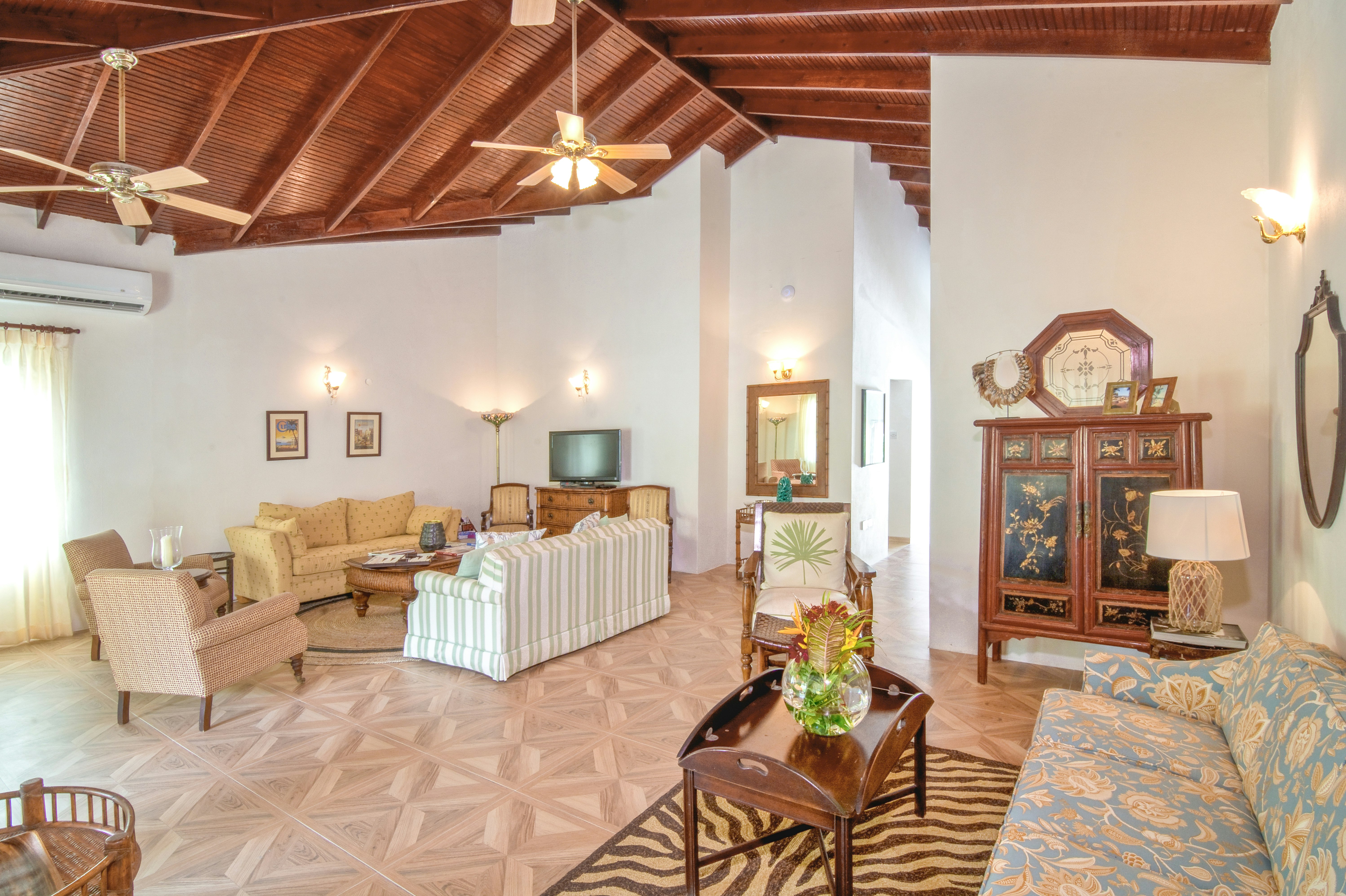 The Palm Villa - Living Area