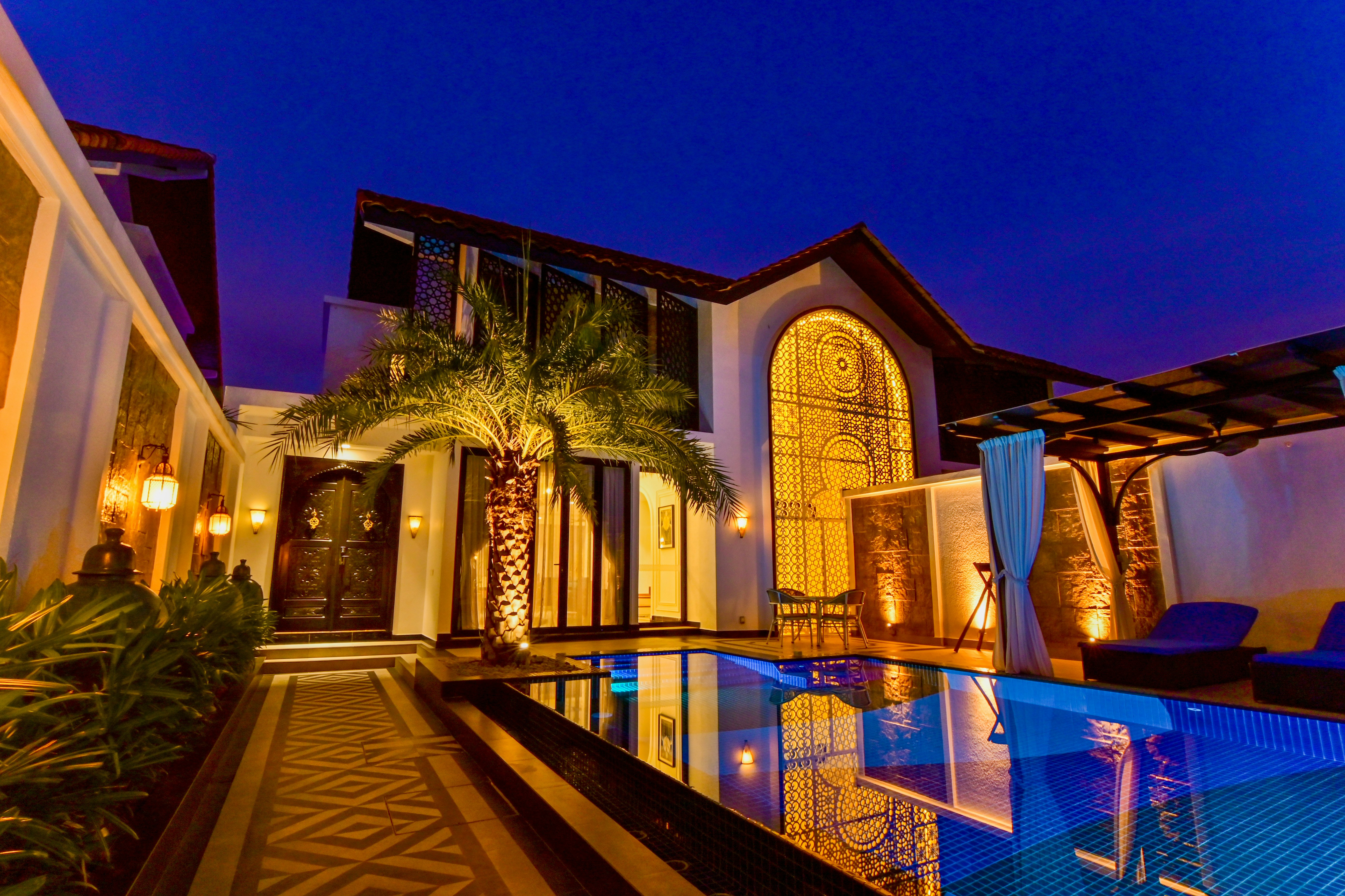 Moroccan Villa - Pool Night