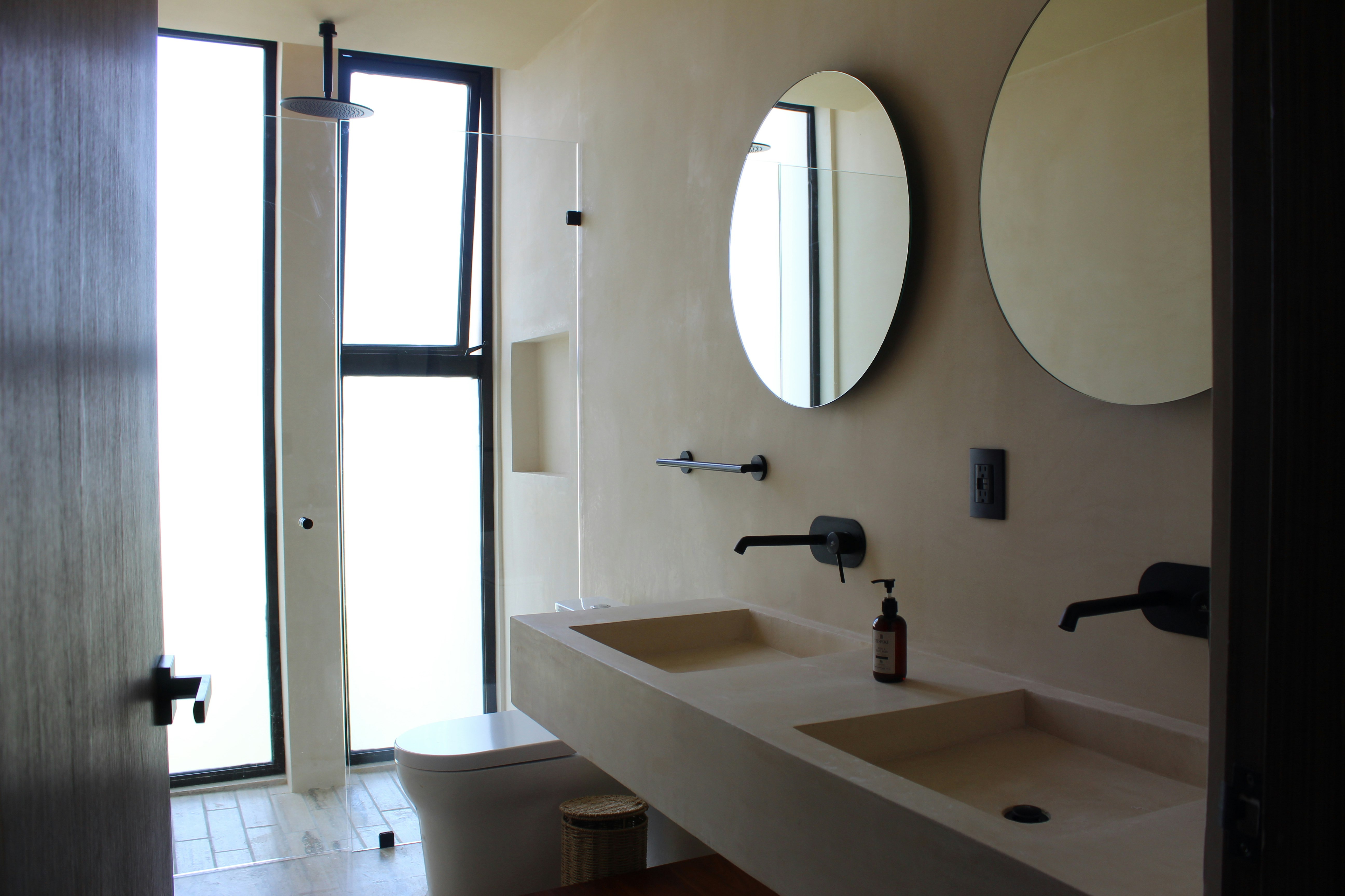2BR PH Ocean View - Bathroom